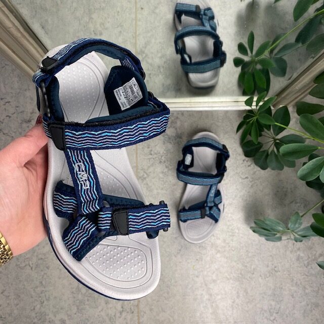 Blå sportssandal fra CMP med striber og god bredde