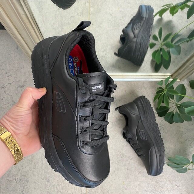 Skechers Work i sort skind med max cushioning såler