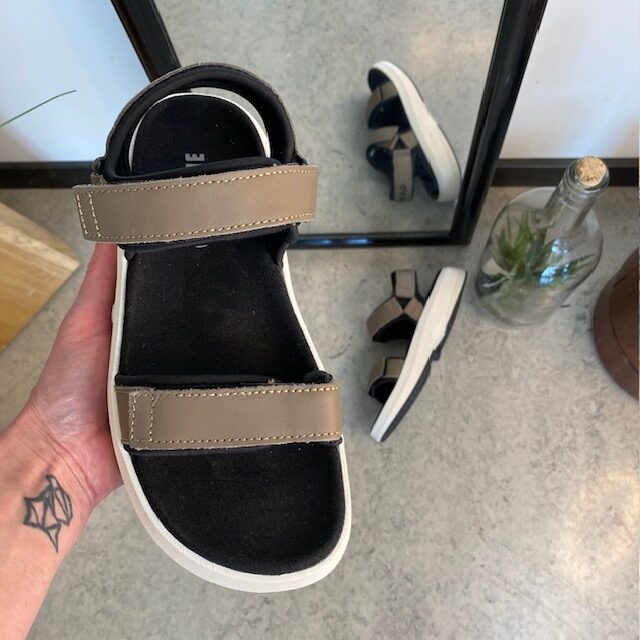 Brun Gaitline sandal med gængesål