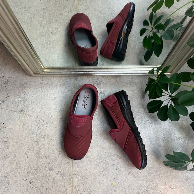 Fleksibel sko med skridhæmmende såler