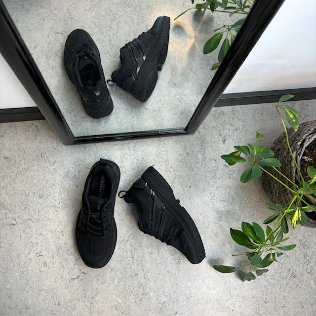 Sort letvægtssko fra Gaitline med optimal af støddæmpning og svangstøtte