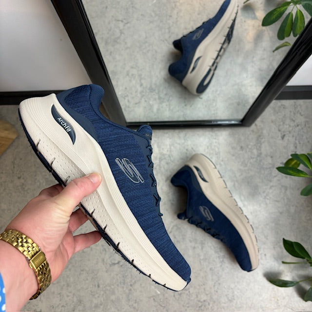 Blå herresko fra Skechers med ekstra svangstøtte