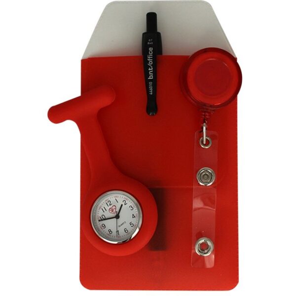 Sygeplejeur med lommebeskytter og nøglering