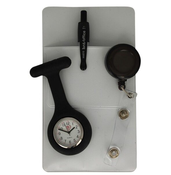 Sygeplejeur med lommebeskytter og nøglering