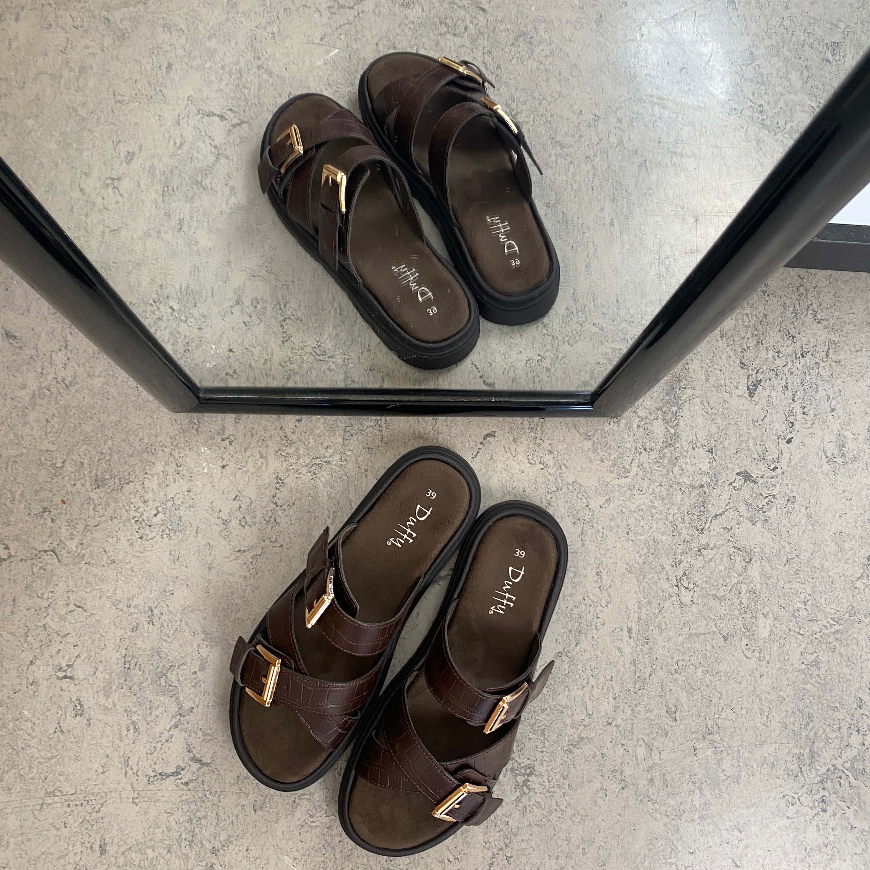 Mørkebrun, komfortabel Duffy sandal med justerbare remme & stabil sål