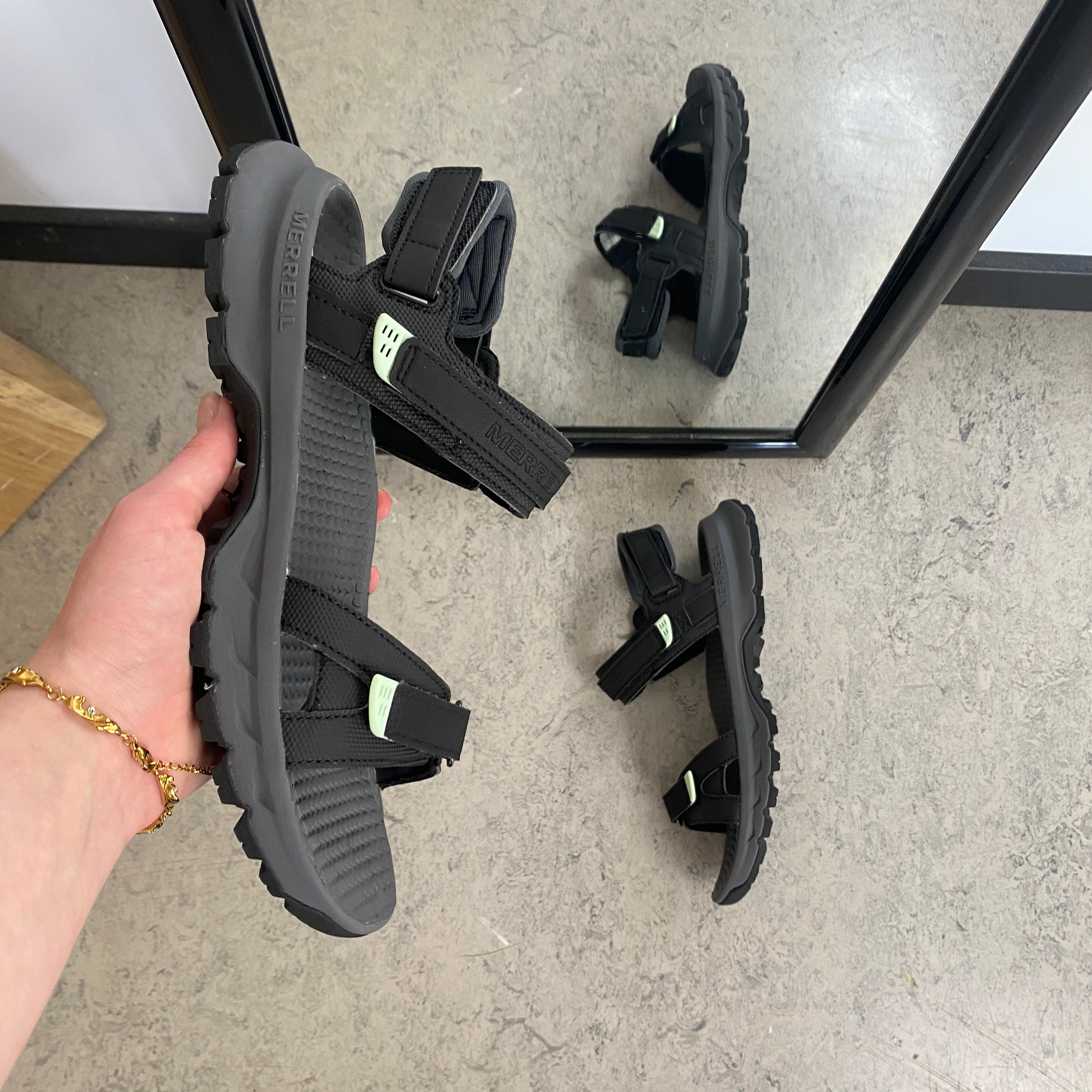 Merrell sandal med stødabsorberende komfort til arbejde & aktiv hverdag