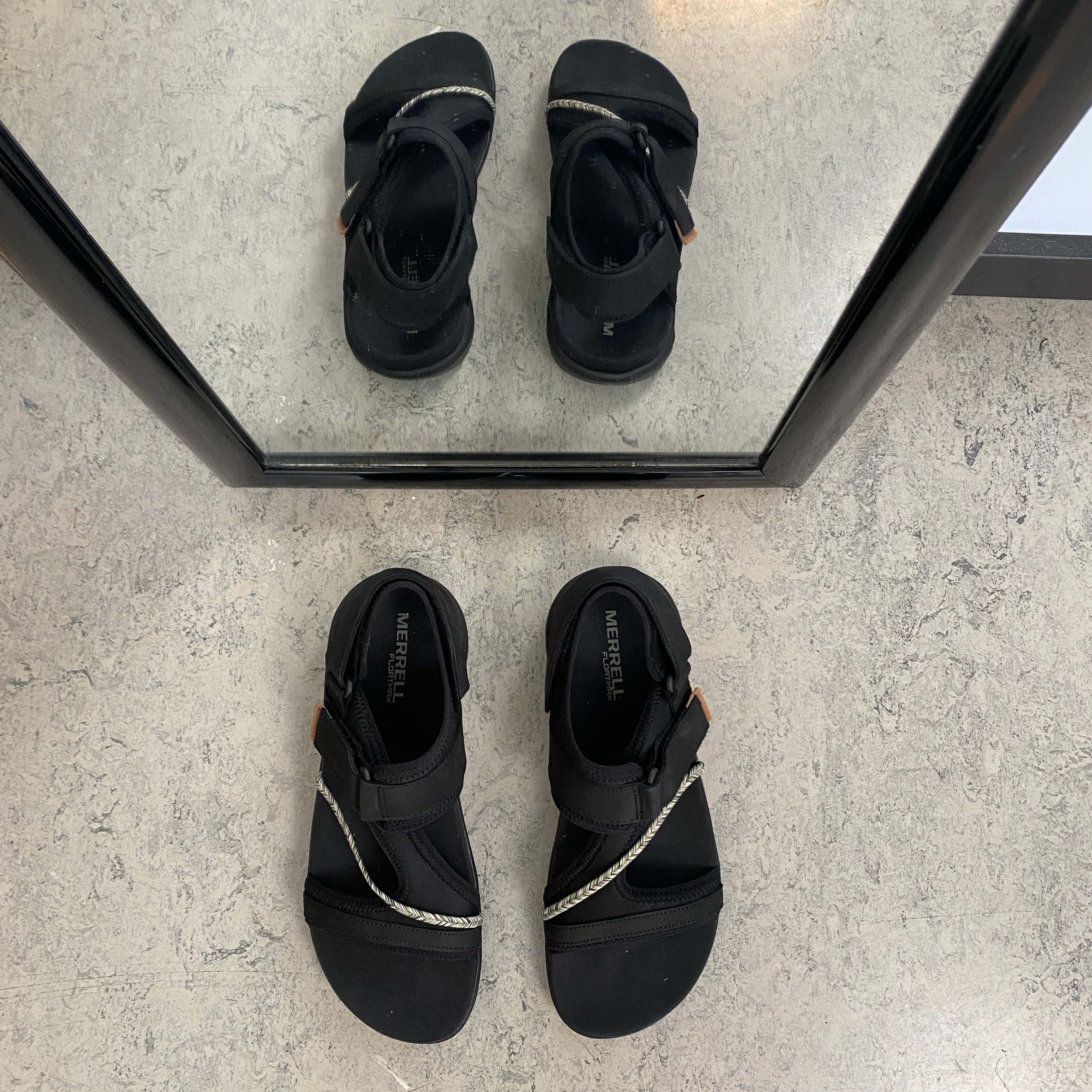 Sort Merrell sandal – let & komfortabel sandal med justerbar pasform