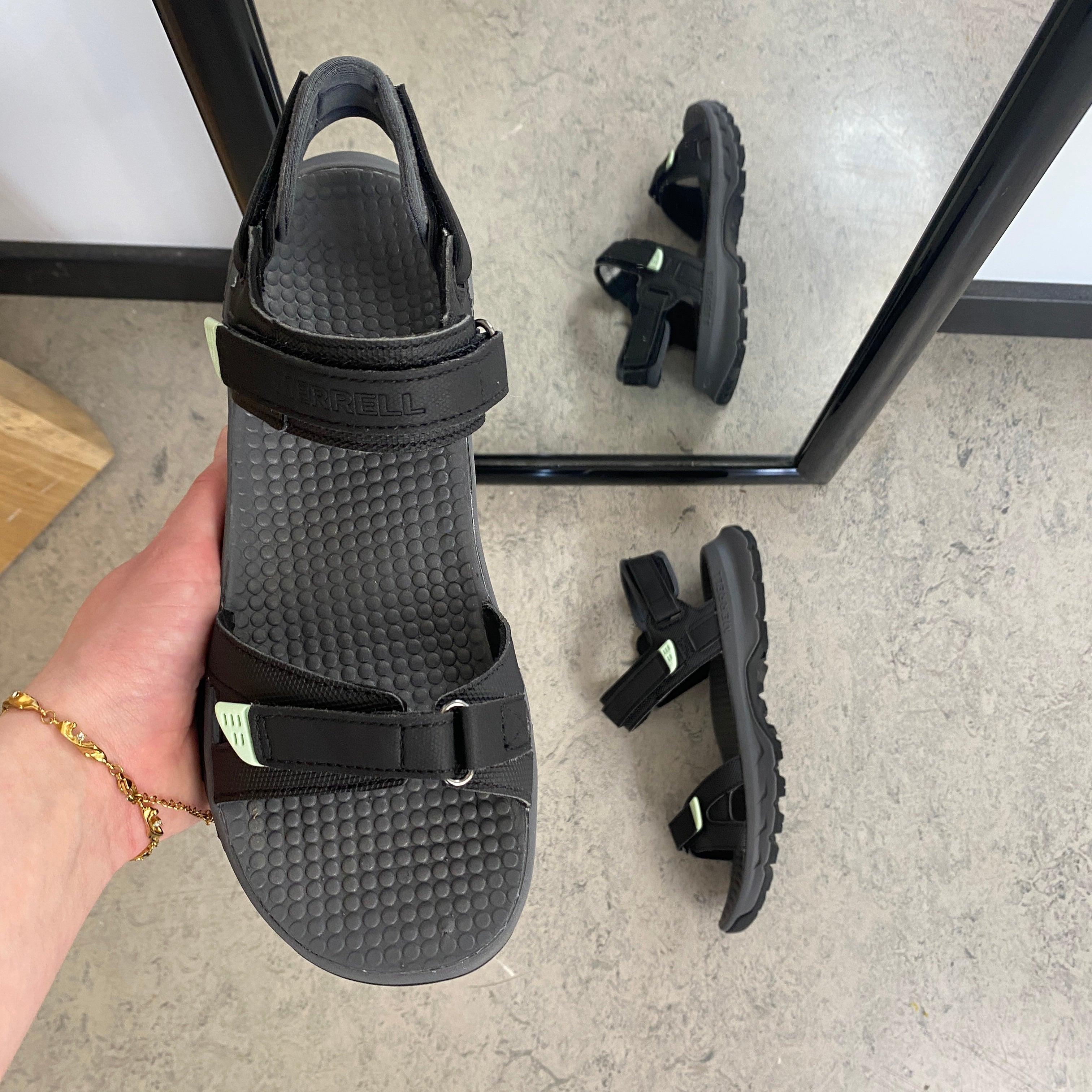 Merrell sandal med stødabsorberende komfort til arbejde & aktiv hverdag