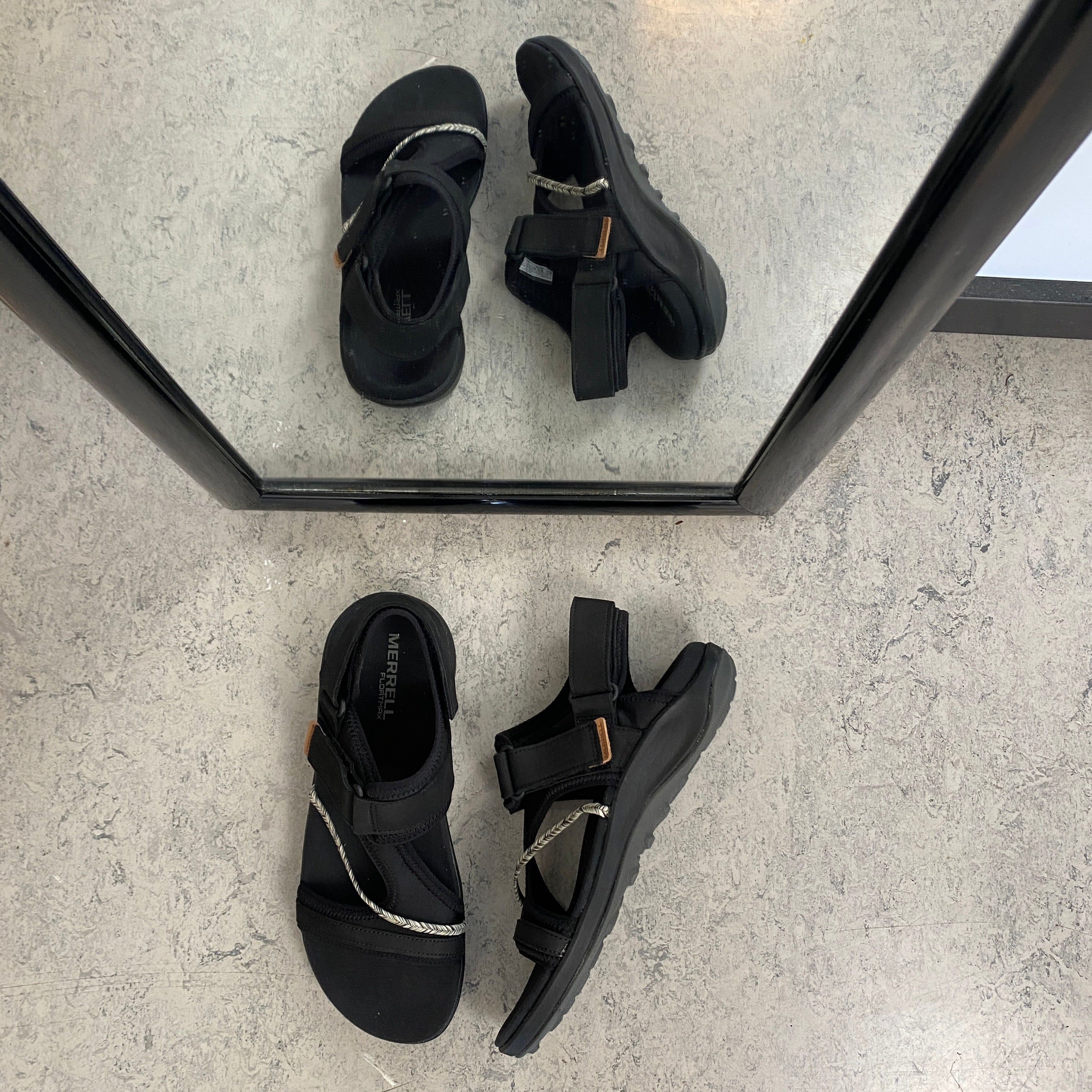 Sort Merrell sandal – let & komfortabel sandal med justerbar pasform