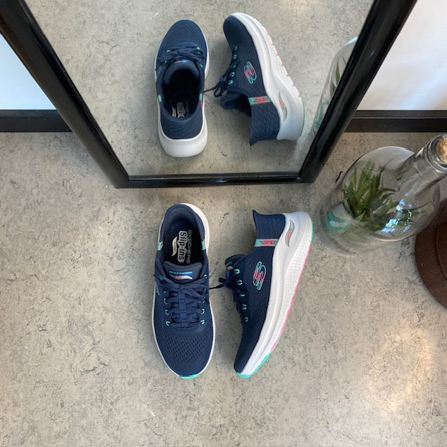 Skechers Slip-ins med Arch Fit – blå sneaker med hands free komfort