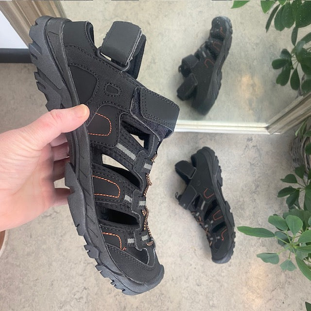 Lukket herresandal fra Whistler med aftagelig bagrem