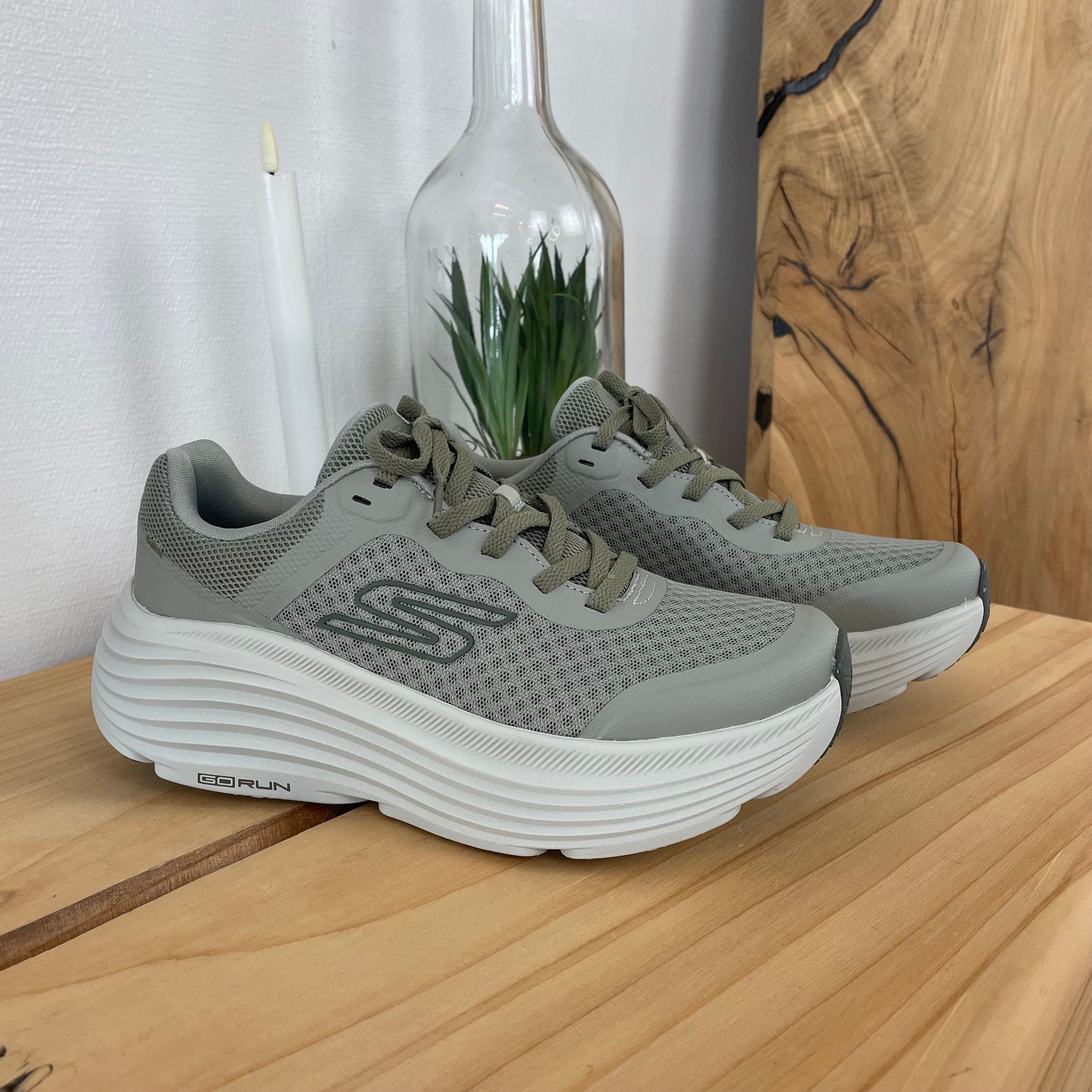 Skechers Max Cushioning Endeavour – stødabsorberende komfort til lange dage