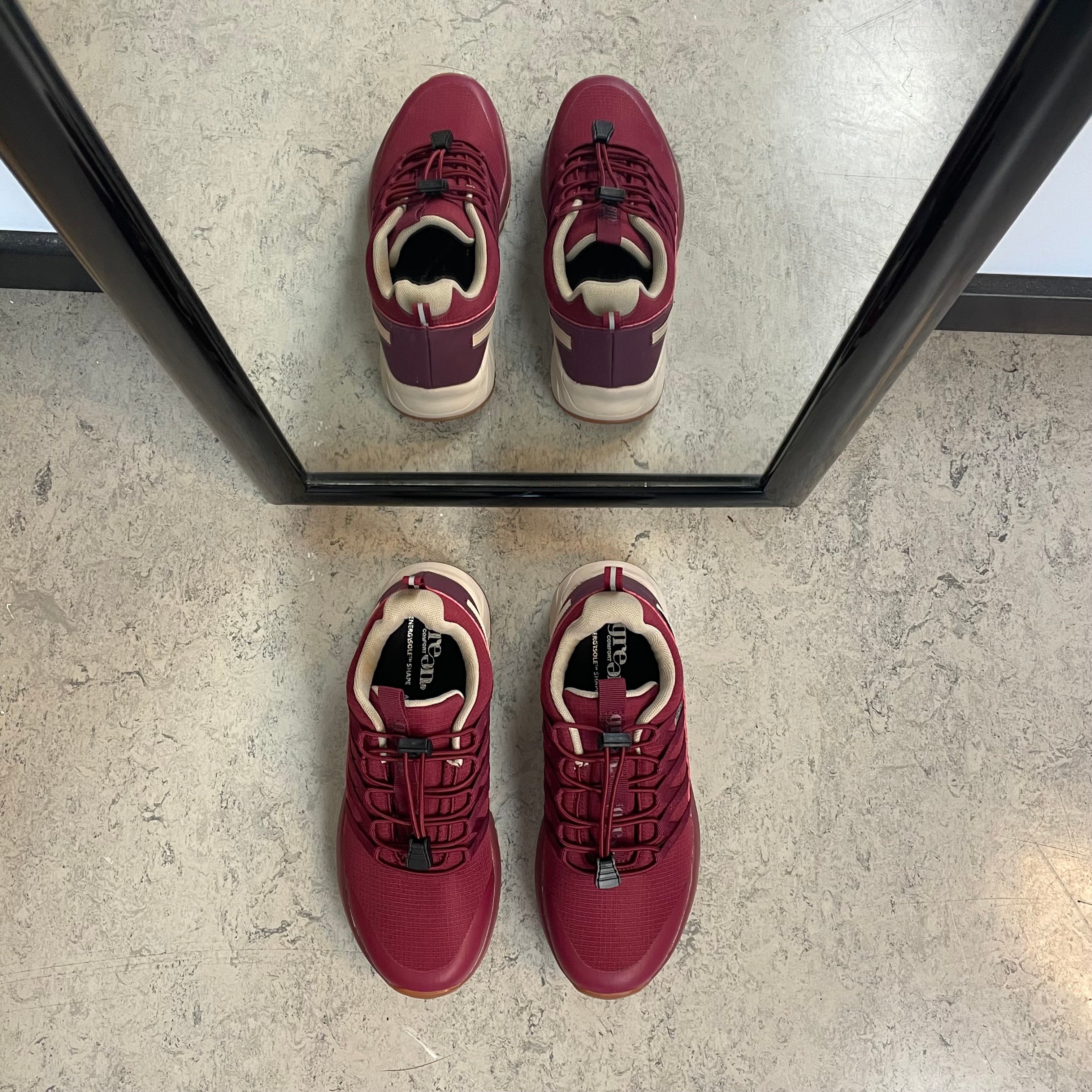 Green Comfort Path Pipi – vinrød outdoor sneaker med H-læst & svangstøtte