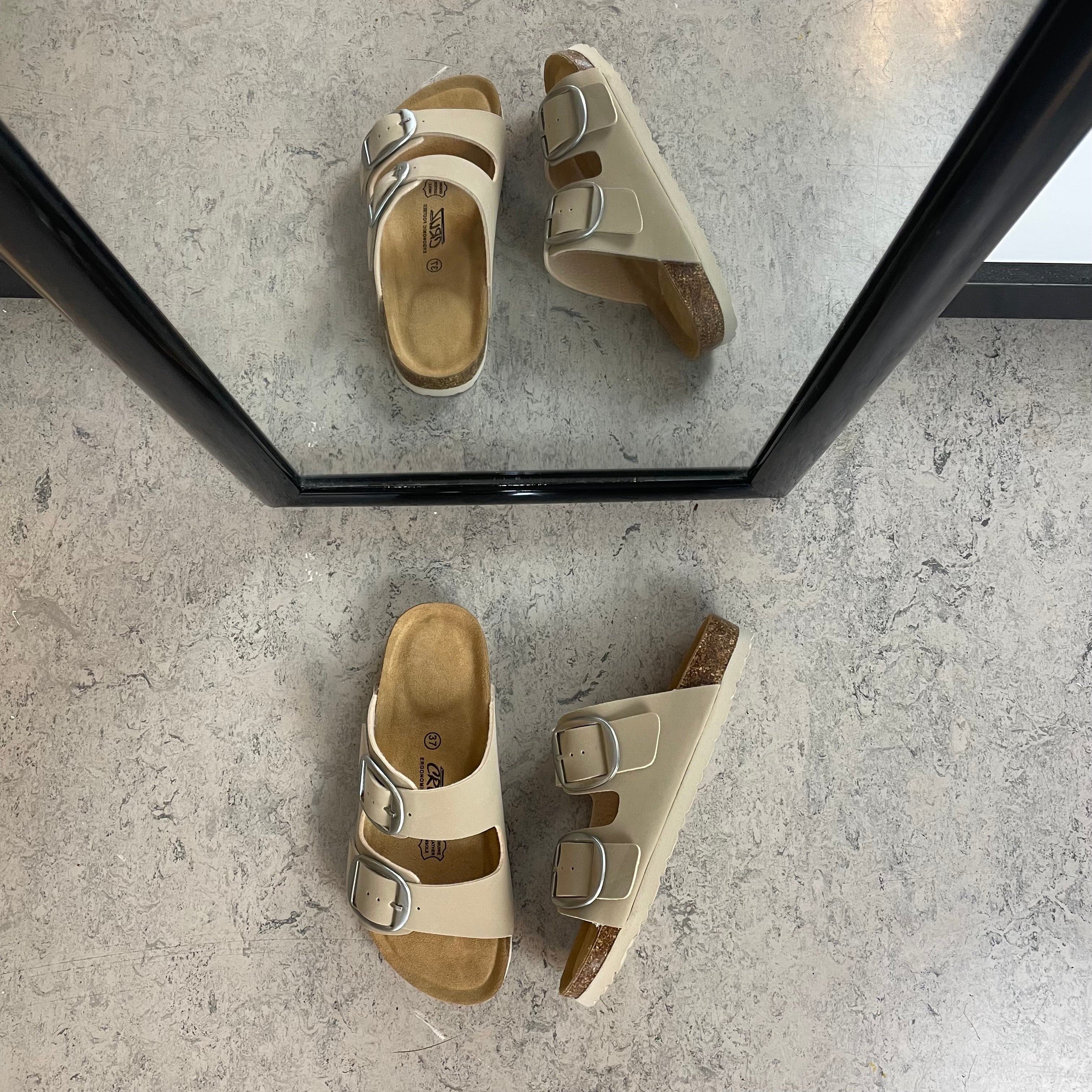 Cruz sandal med justerbar pasform - Beige