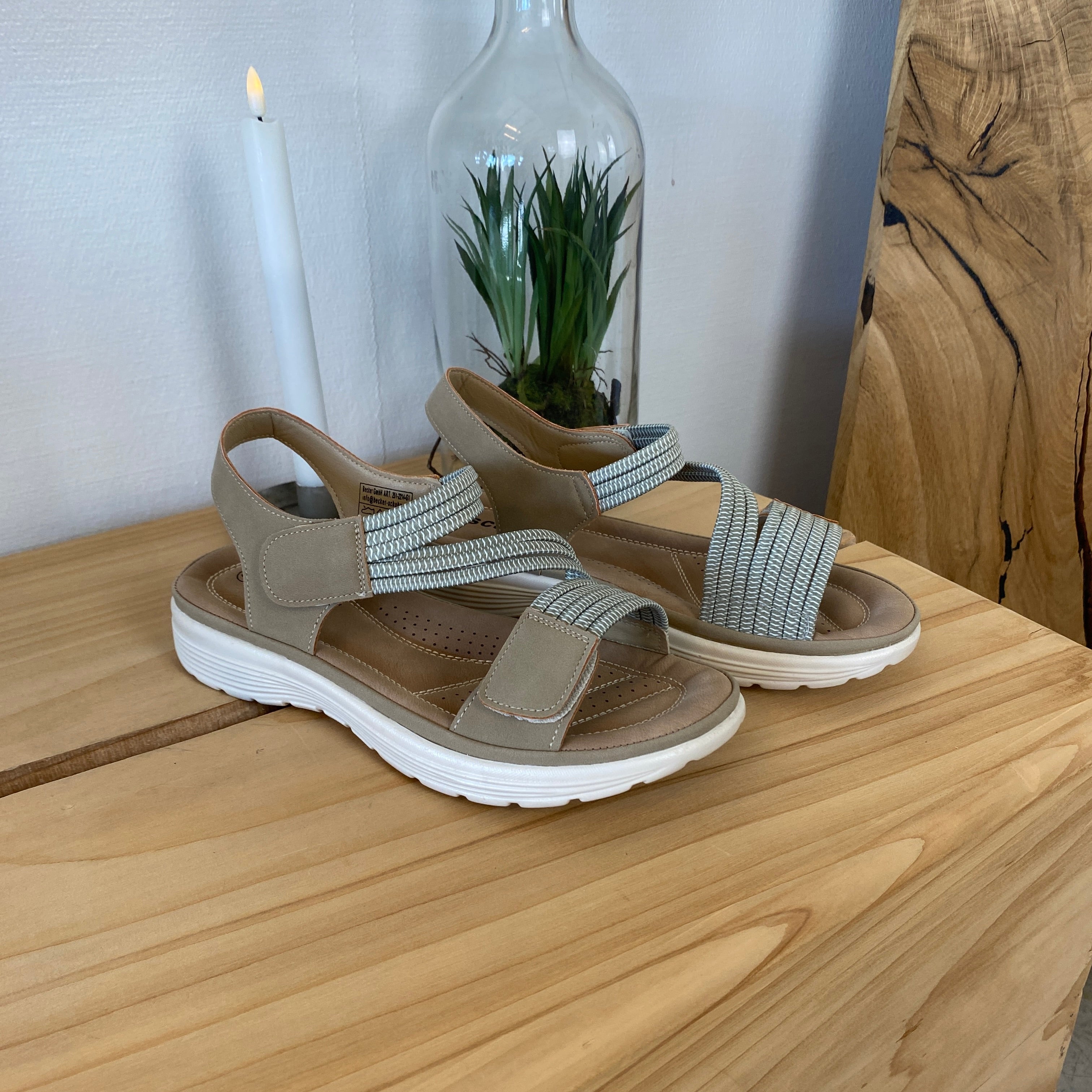 Grøn komfort sandal med elastiske remme – let & støttende