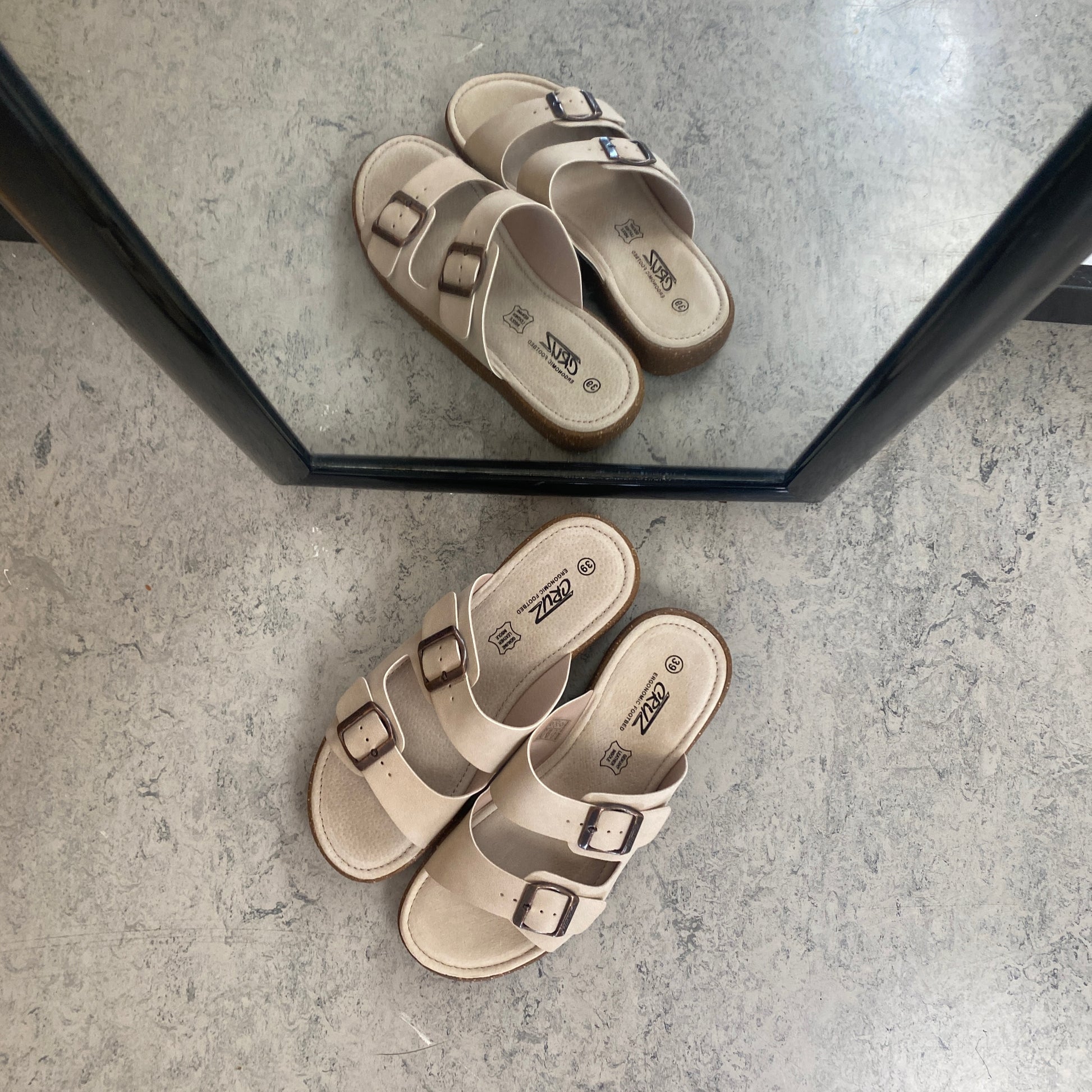 Cruz Noraja sandal i beige – Komfort & stabilitet til smalle fødder