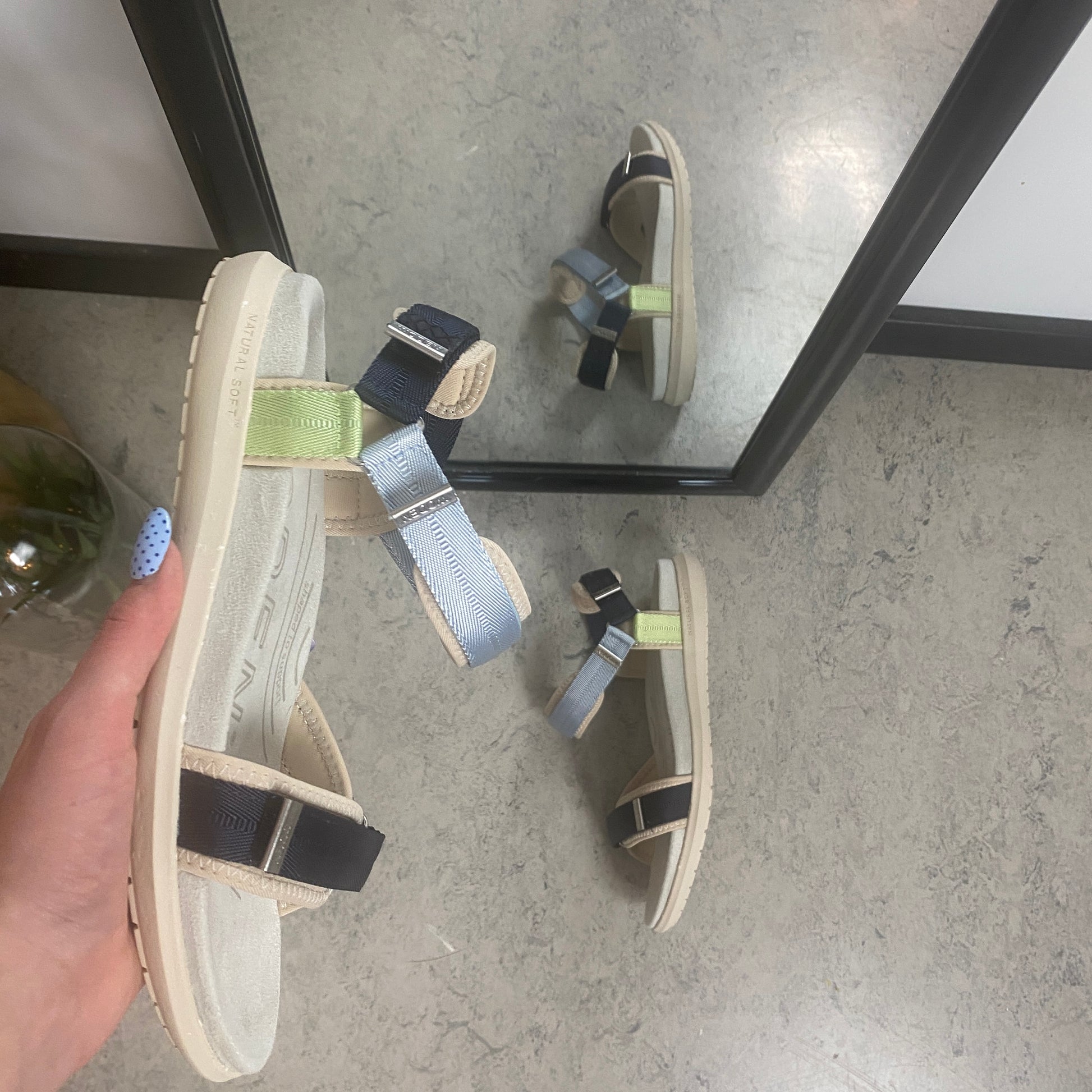 Woden sandal Moonstone Multi – Let & støttende i blå, grønne & beige nuancer