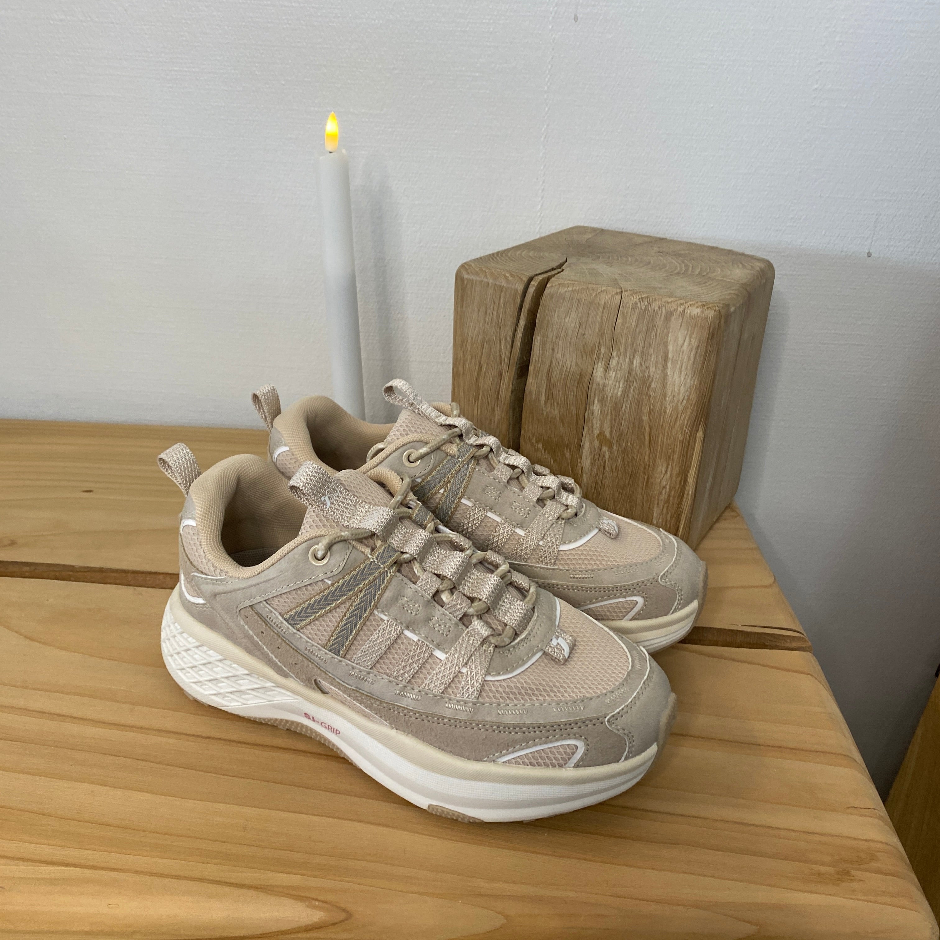 Beige/Brun sko – Sygeplejebutikken