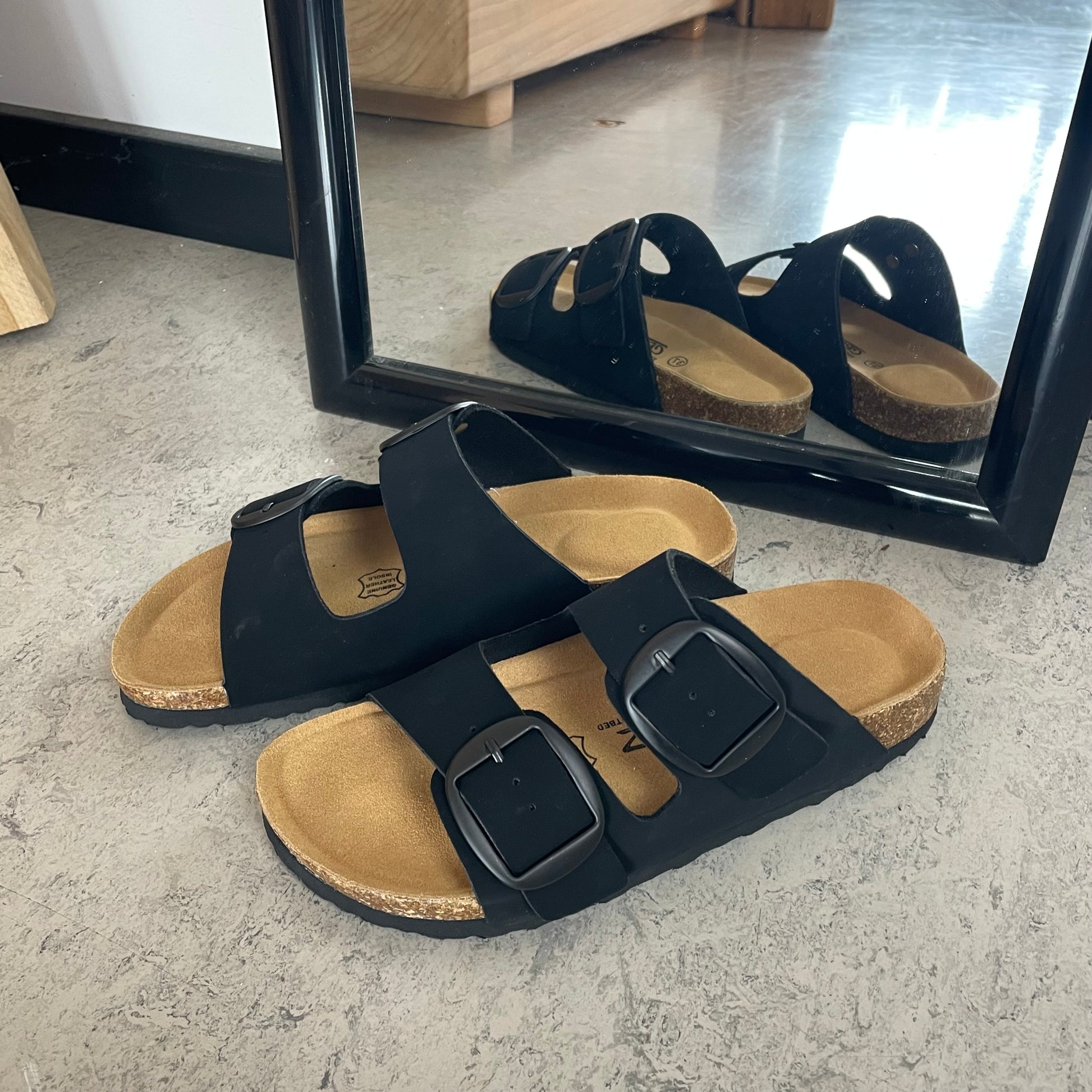 Cruz sandal med justerbar pasform - Sort