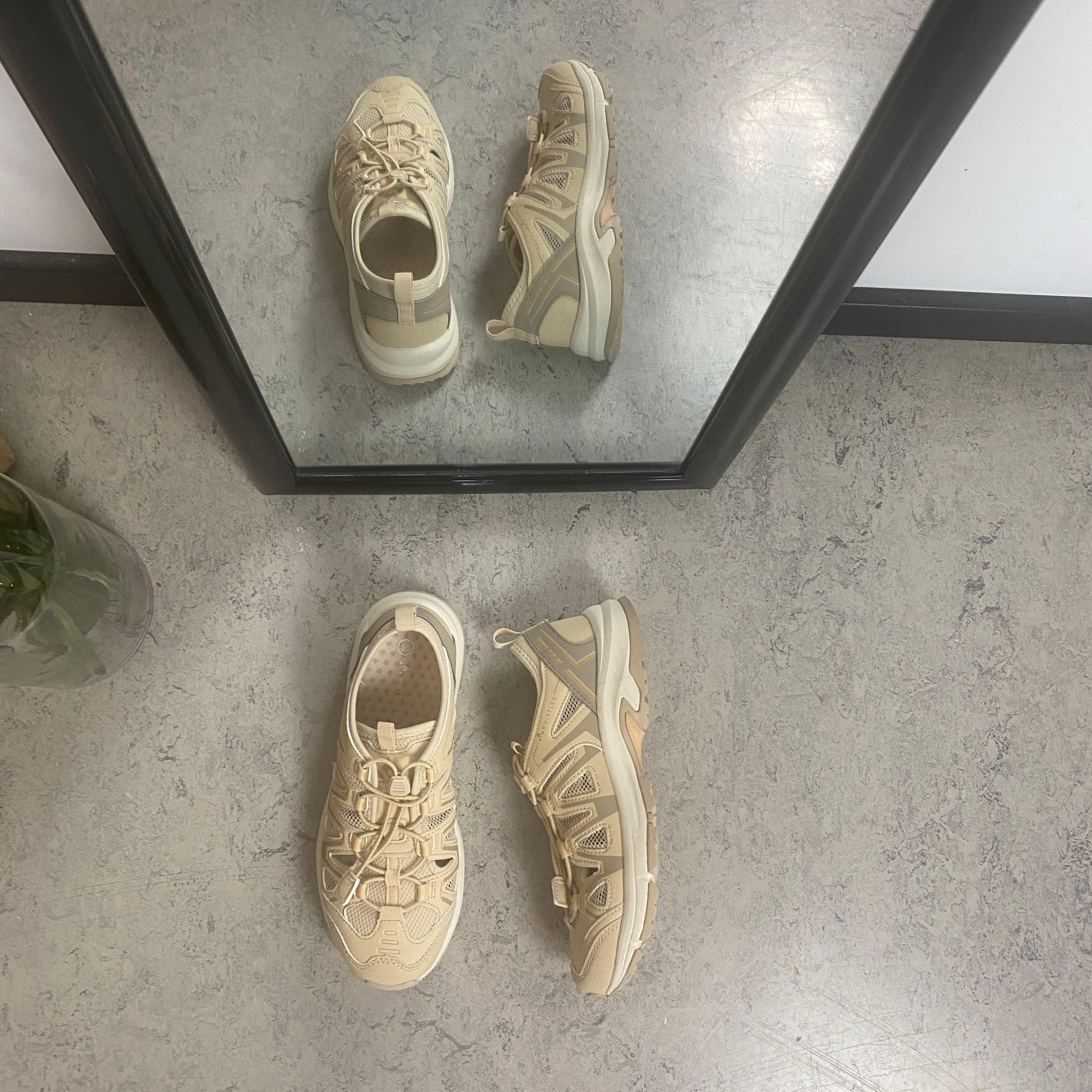 Whistler Puente W Shoe – Ekstra åndbar sneaker i beige med elastiksnøre