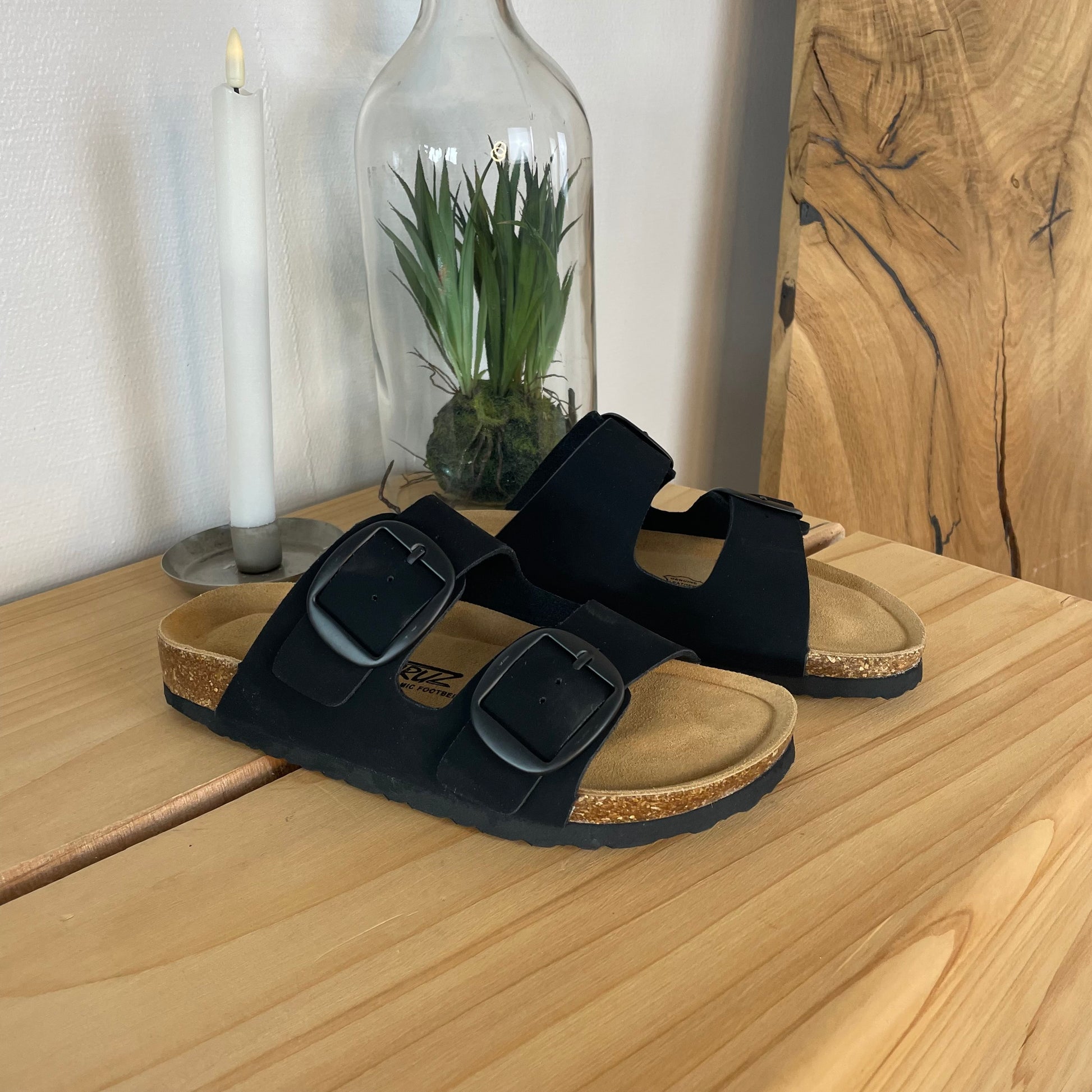 Cruz sandal med justerbar pasform - Sort