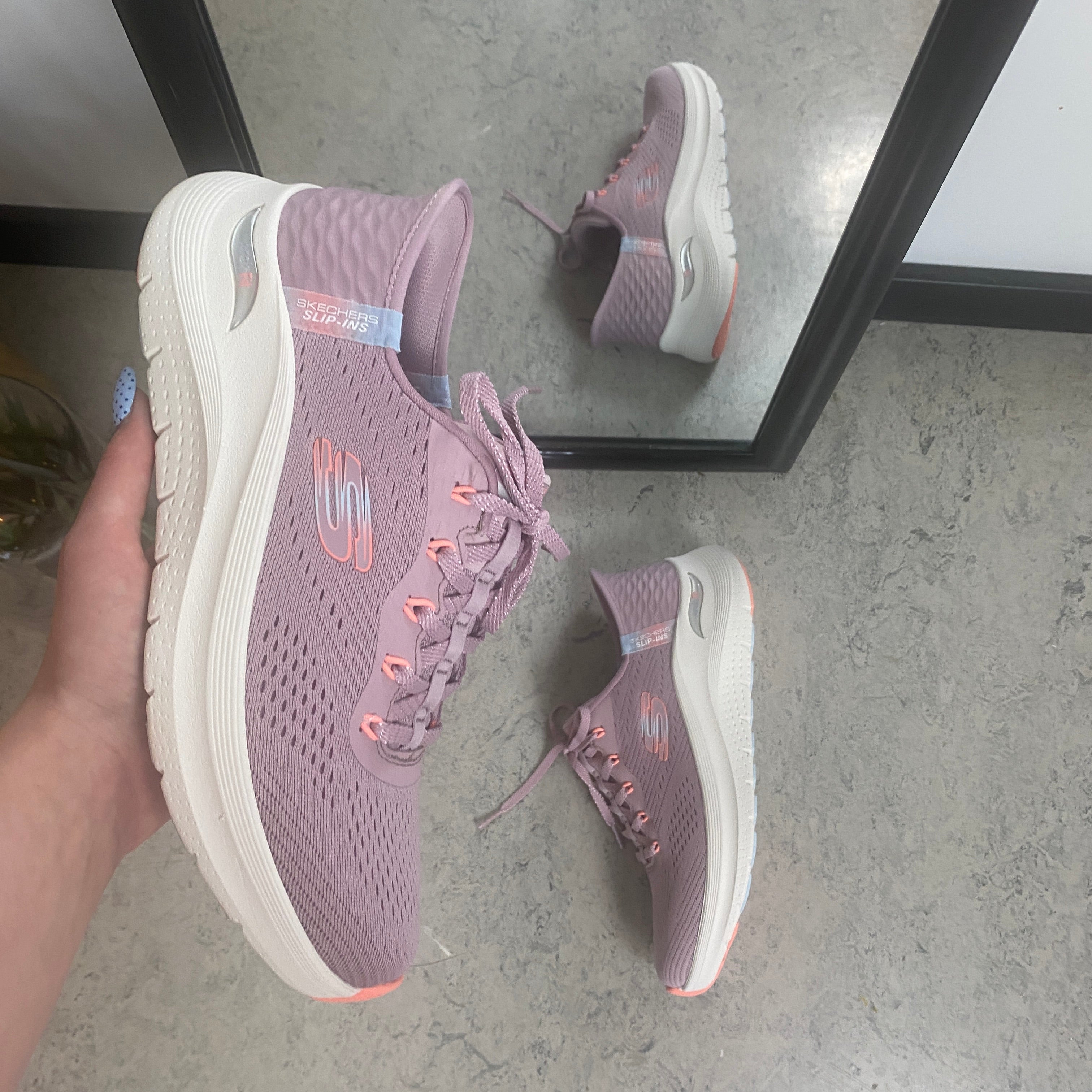 Skechers Slip-ins med Arch Fit – lavendel sneaker med hands free komfort