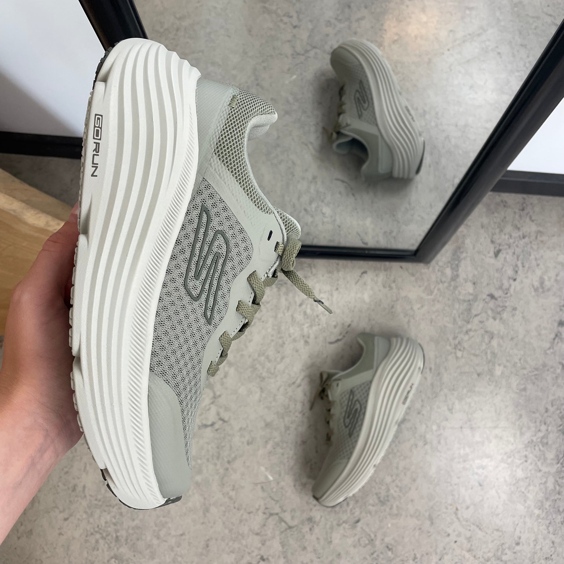 Skechers Max Cushioning Endeavour – stødabsorberende komfort til lange dage