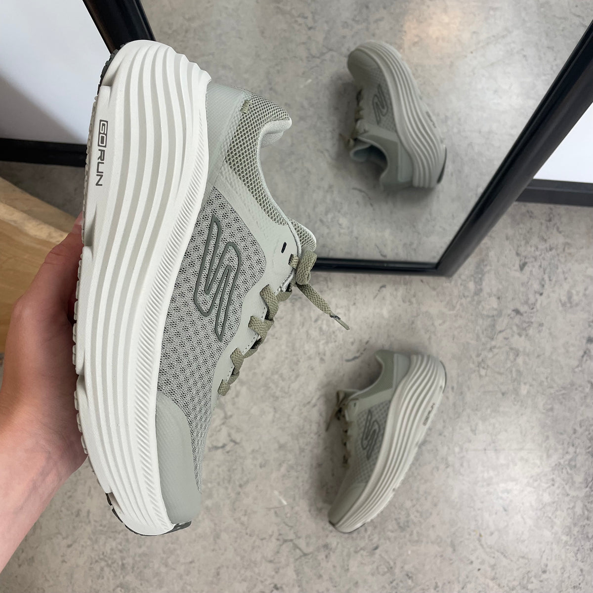Skechers Max Cushioning Endeavour – stødabsorberende komfort til lange dage
