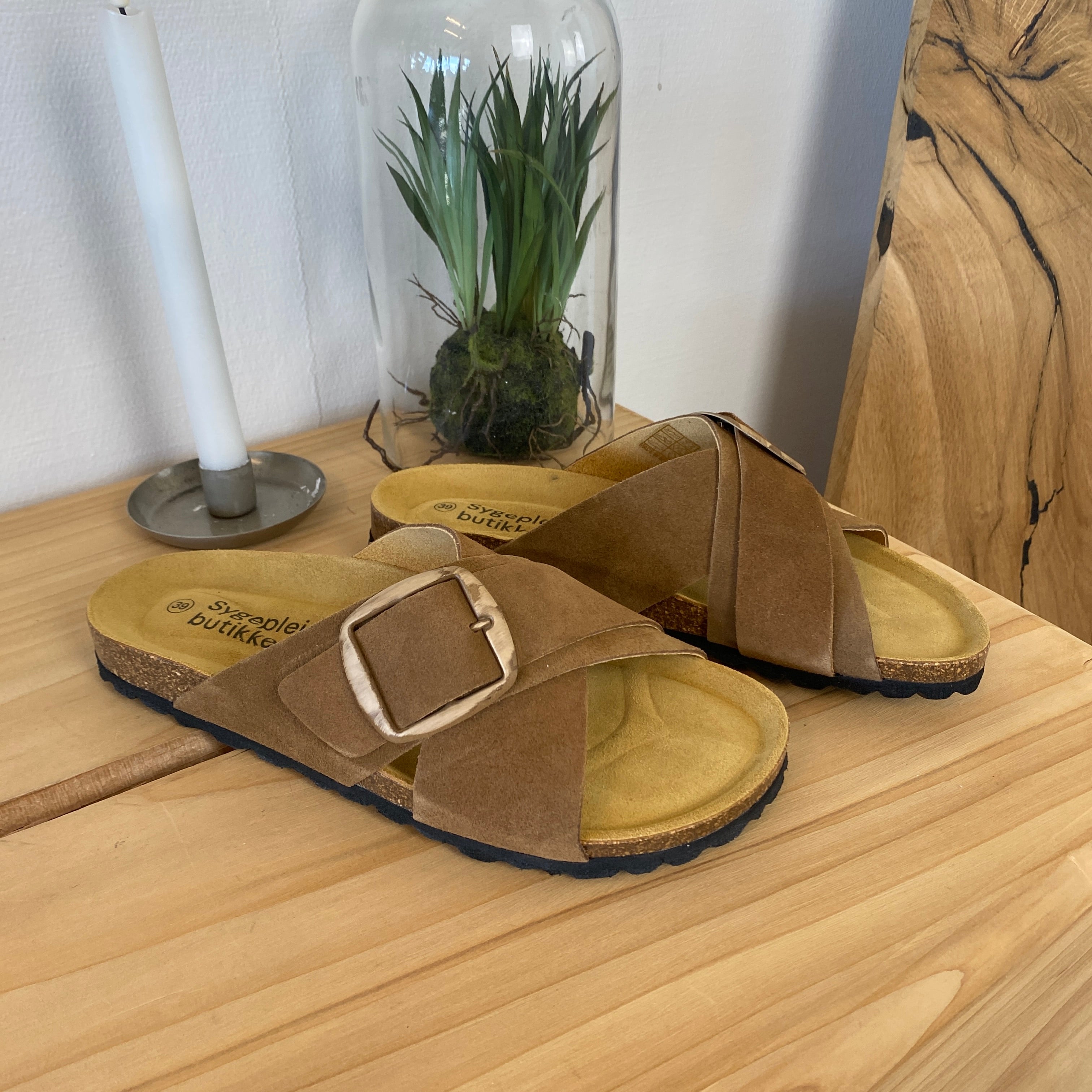 Brun slip on sandal med dobbelt rem – komfort sandal med støtte | Sygeplejebutikken