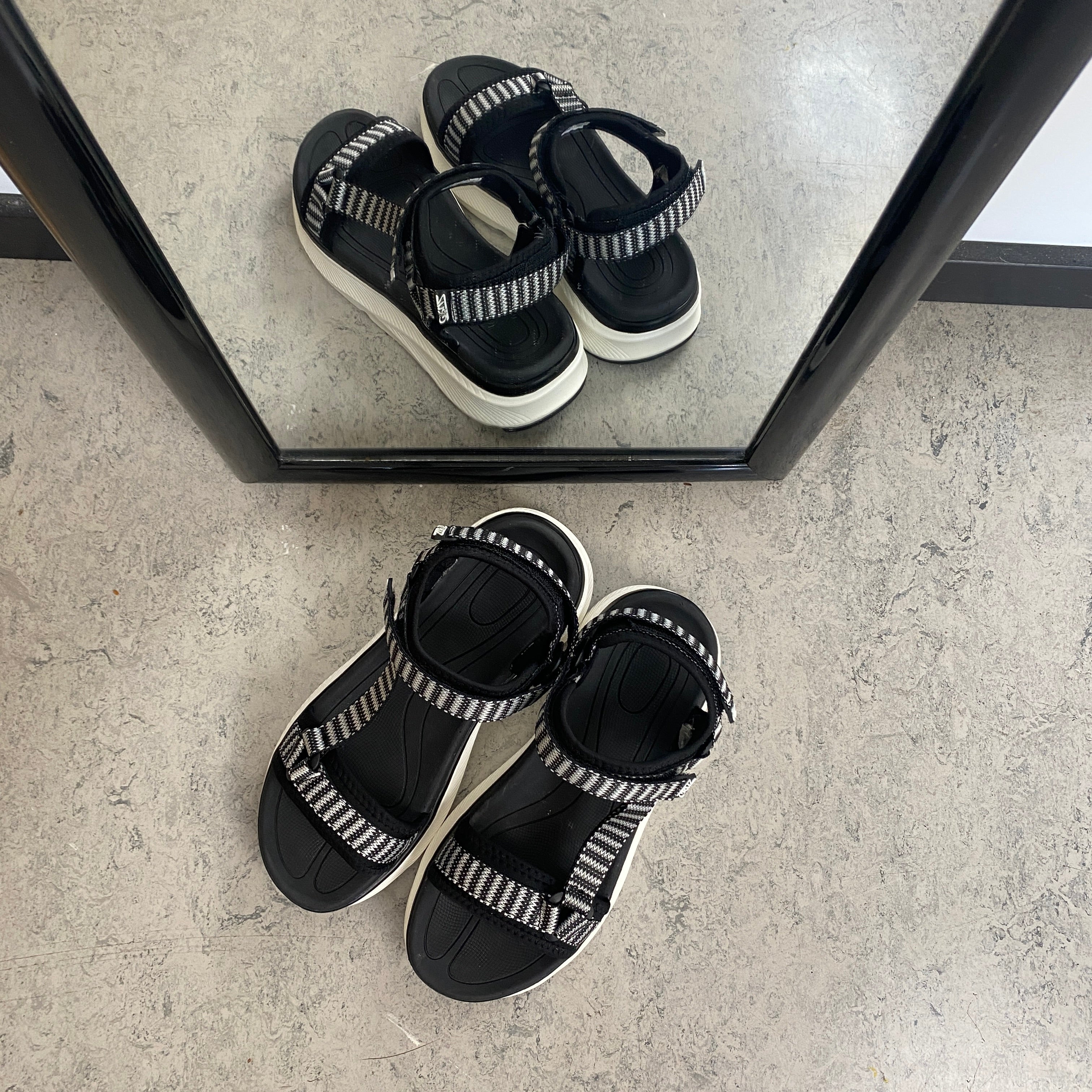 Cruz sandal i sort – Stabil komfort i klassisk design