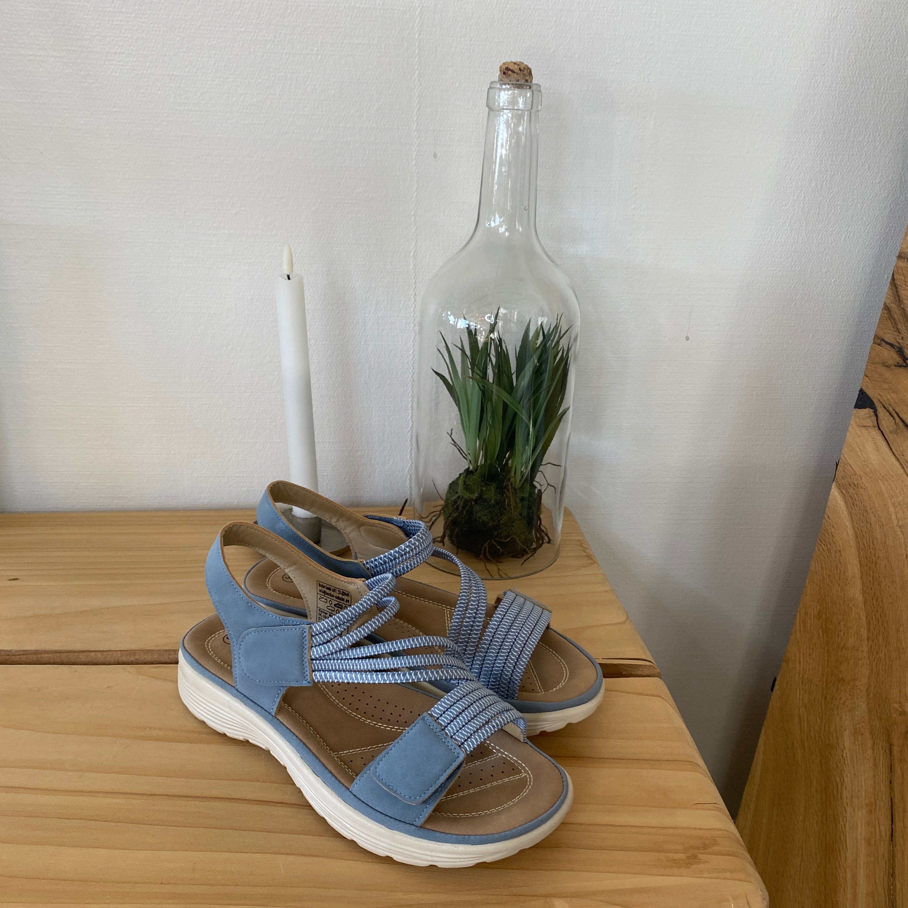 Blå komfort sandal med elastiske remme – let & støttende