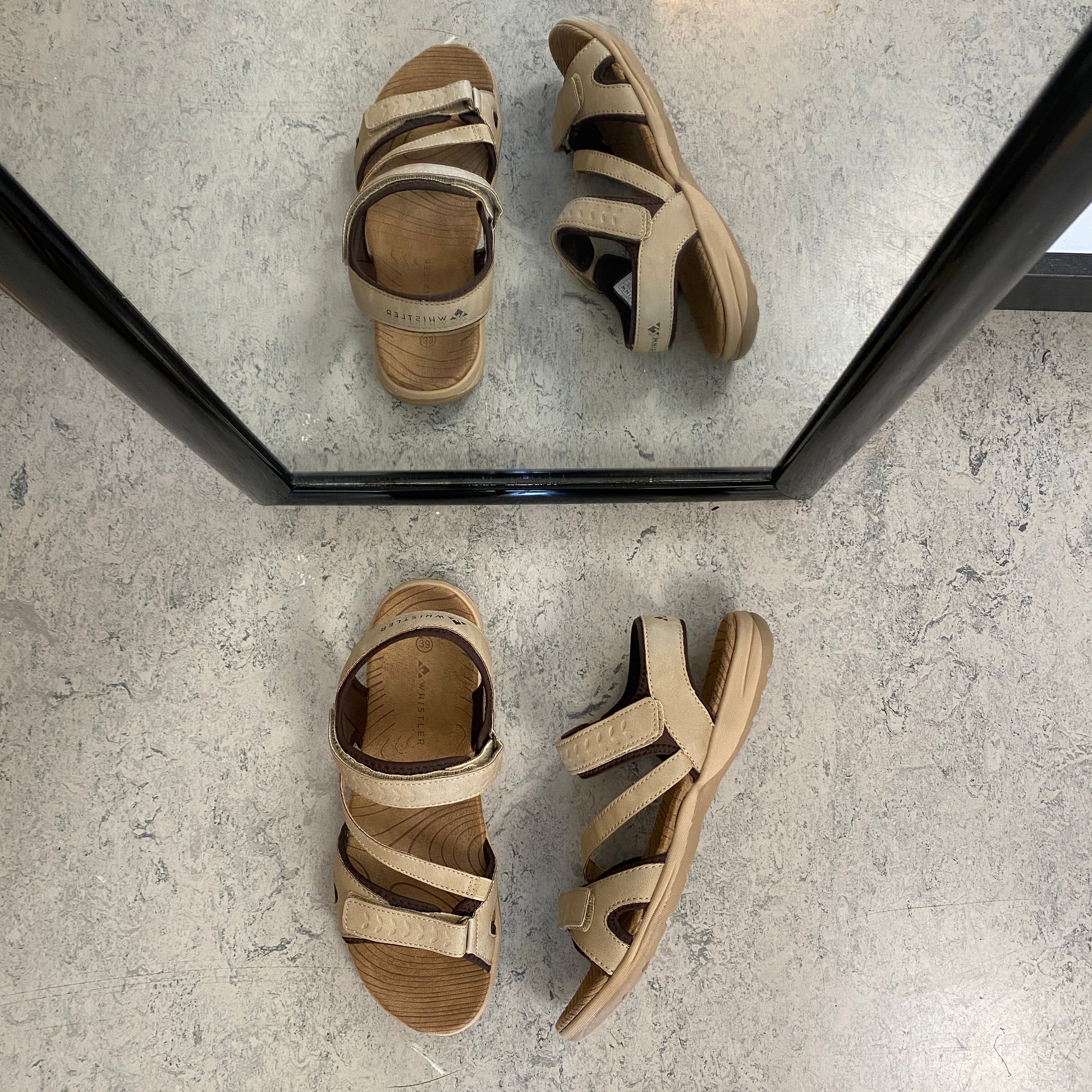 Whistler sandal i beige med stabil sål og justerbar pasform