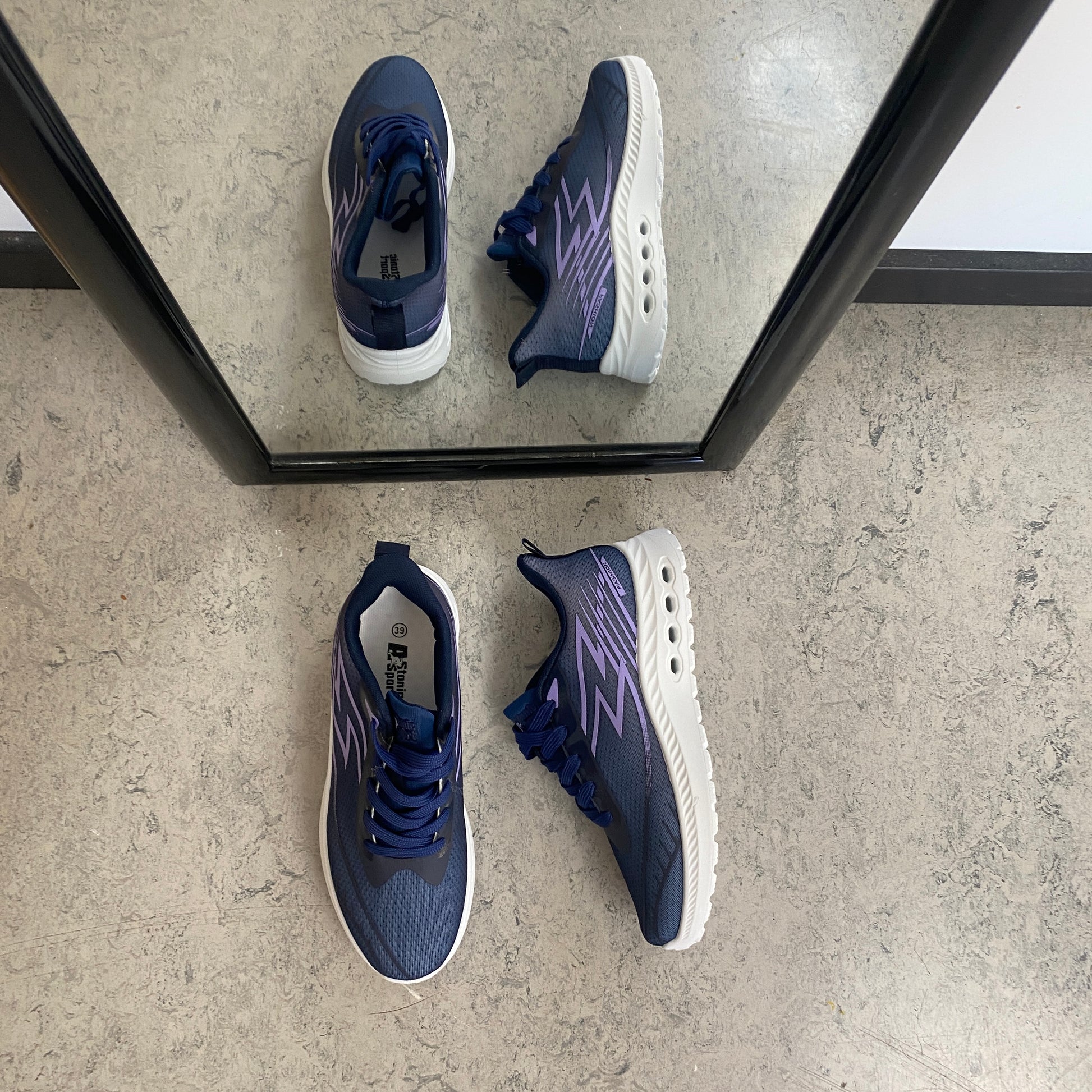 Blå letvægts sneakers i mesh med stødabsorberende sål