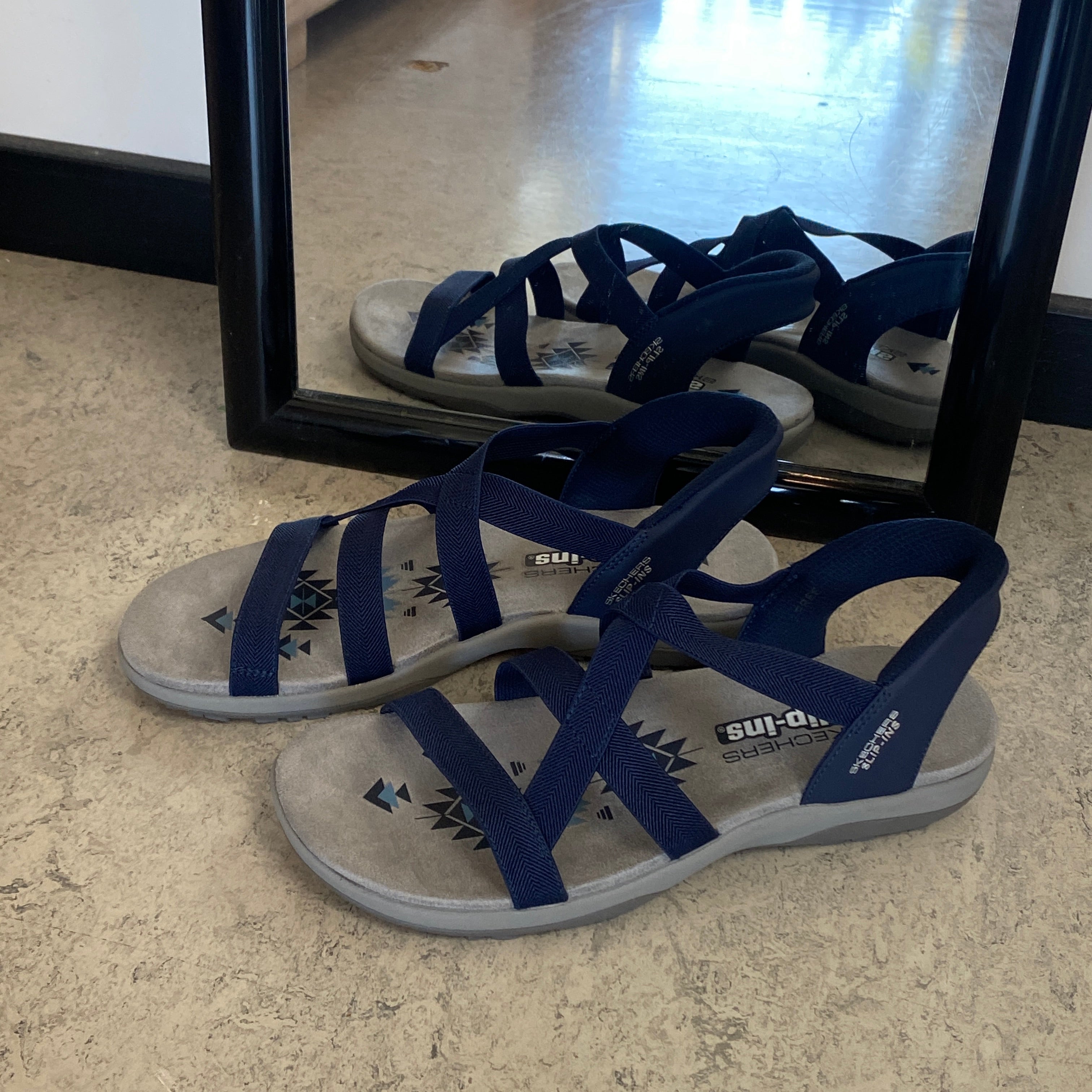 Skechers Slip-ins sandal i navy – let, fleksibel & komfortabel sandal