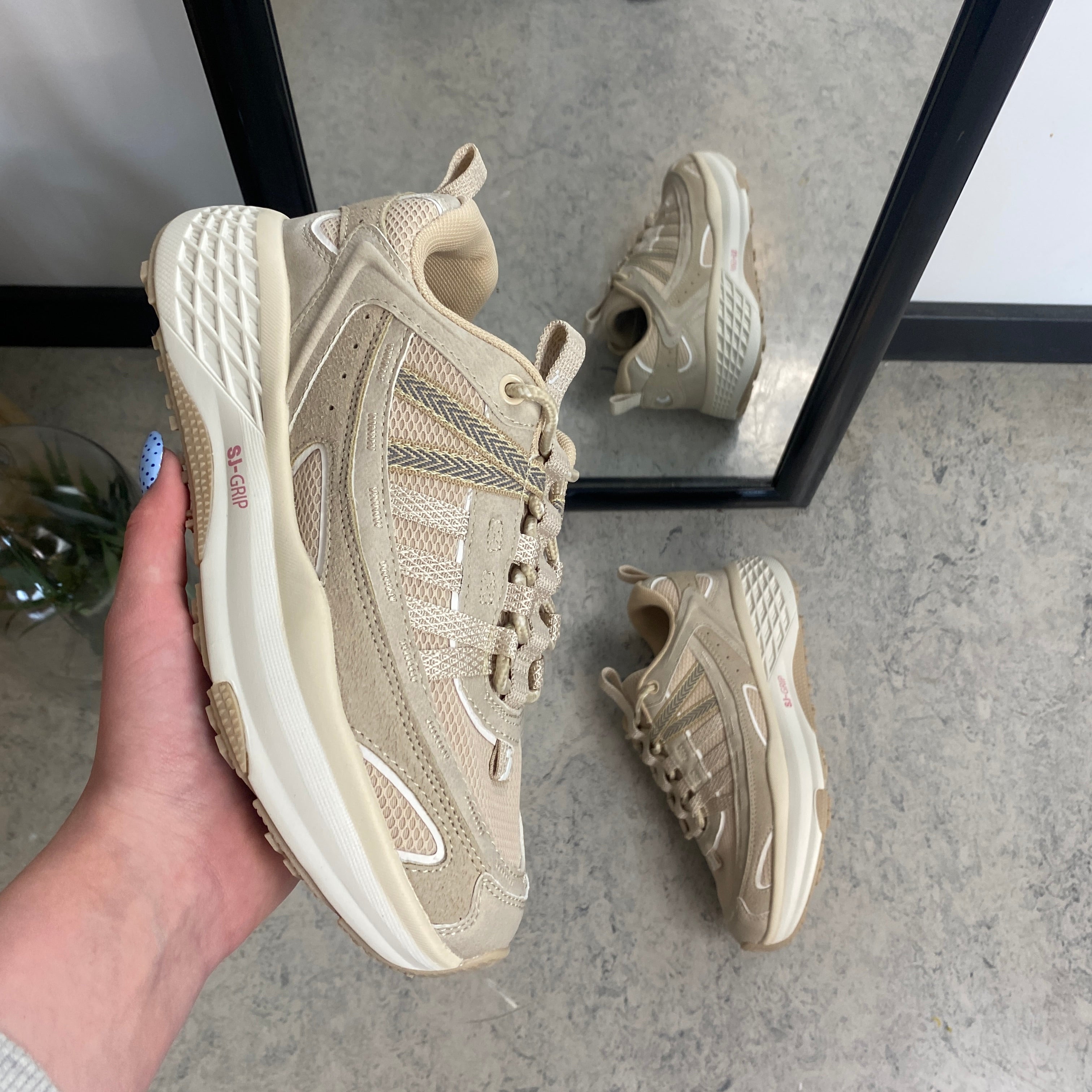 Beige/Brun sko – Sygeplejebutikken