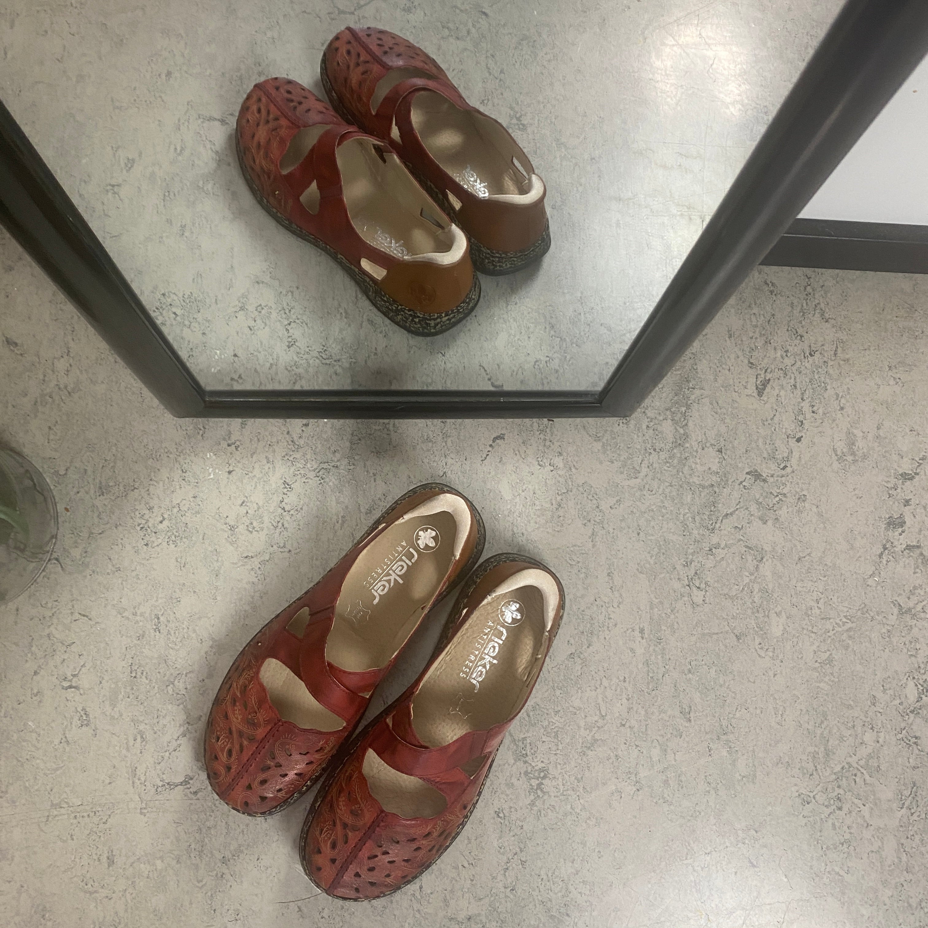 Rieker Ready 2 Go sko – rød dame sneaker der er nem at træde i