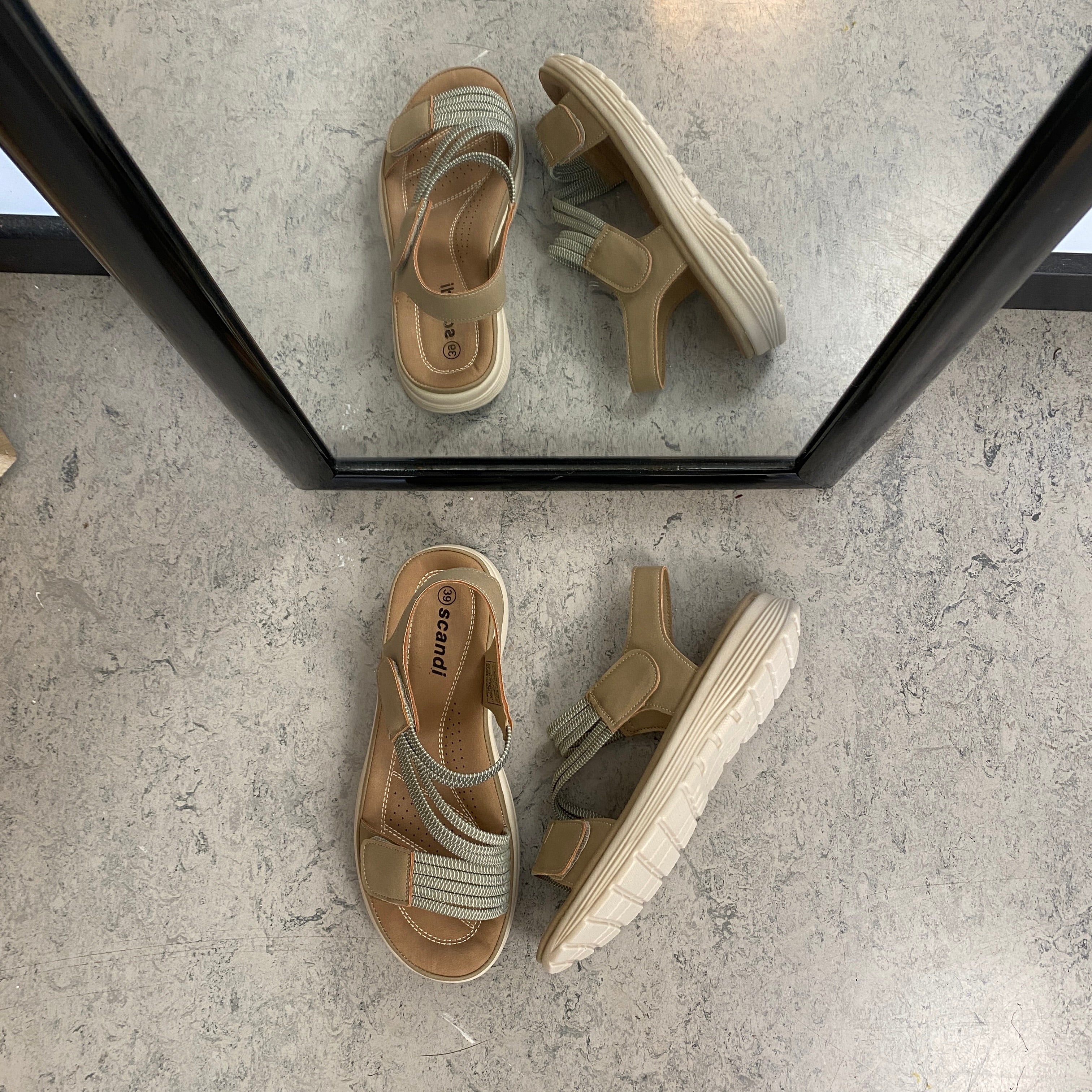 Grøn komfort sandal med elastiske remme – let & støttende