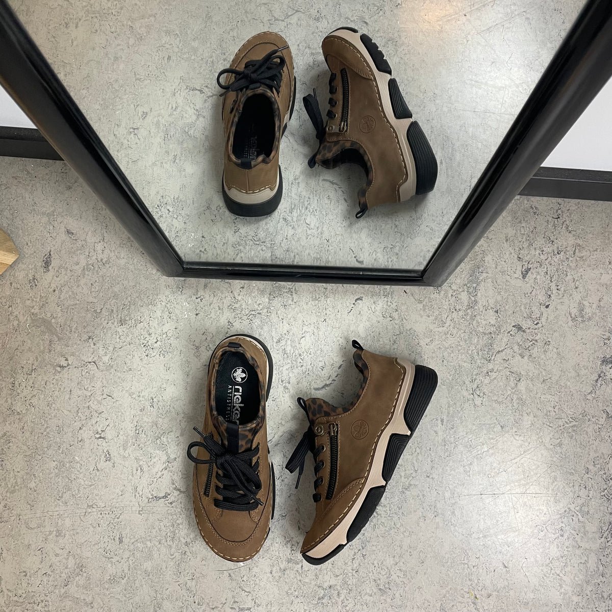 Rieker sneakers til dame i brun med leopard detaljer – blød komfort & stødabsorbering til hverdagen