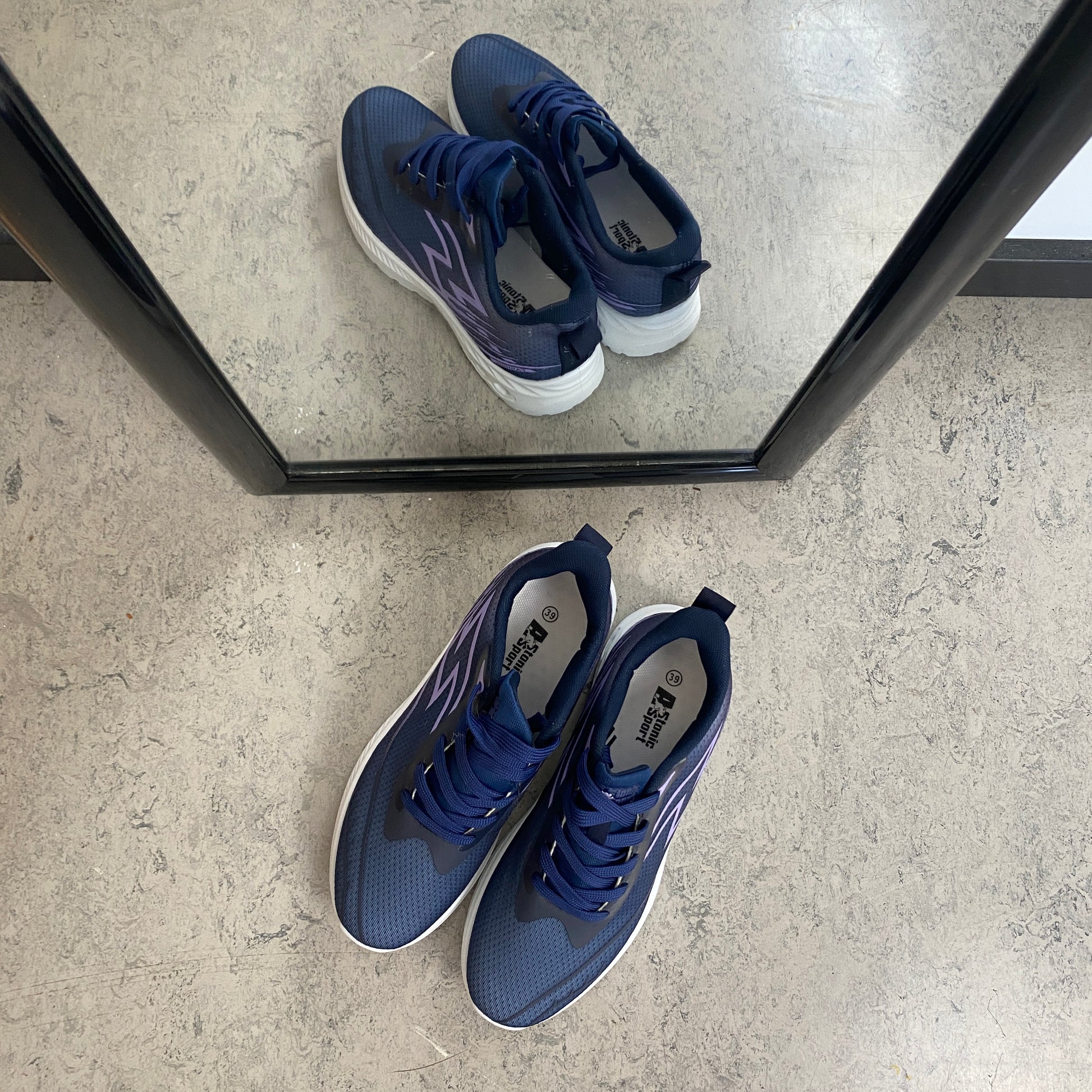 Blå letvægts sneakers i mesh med stødabsorberende sål
