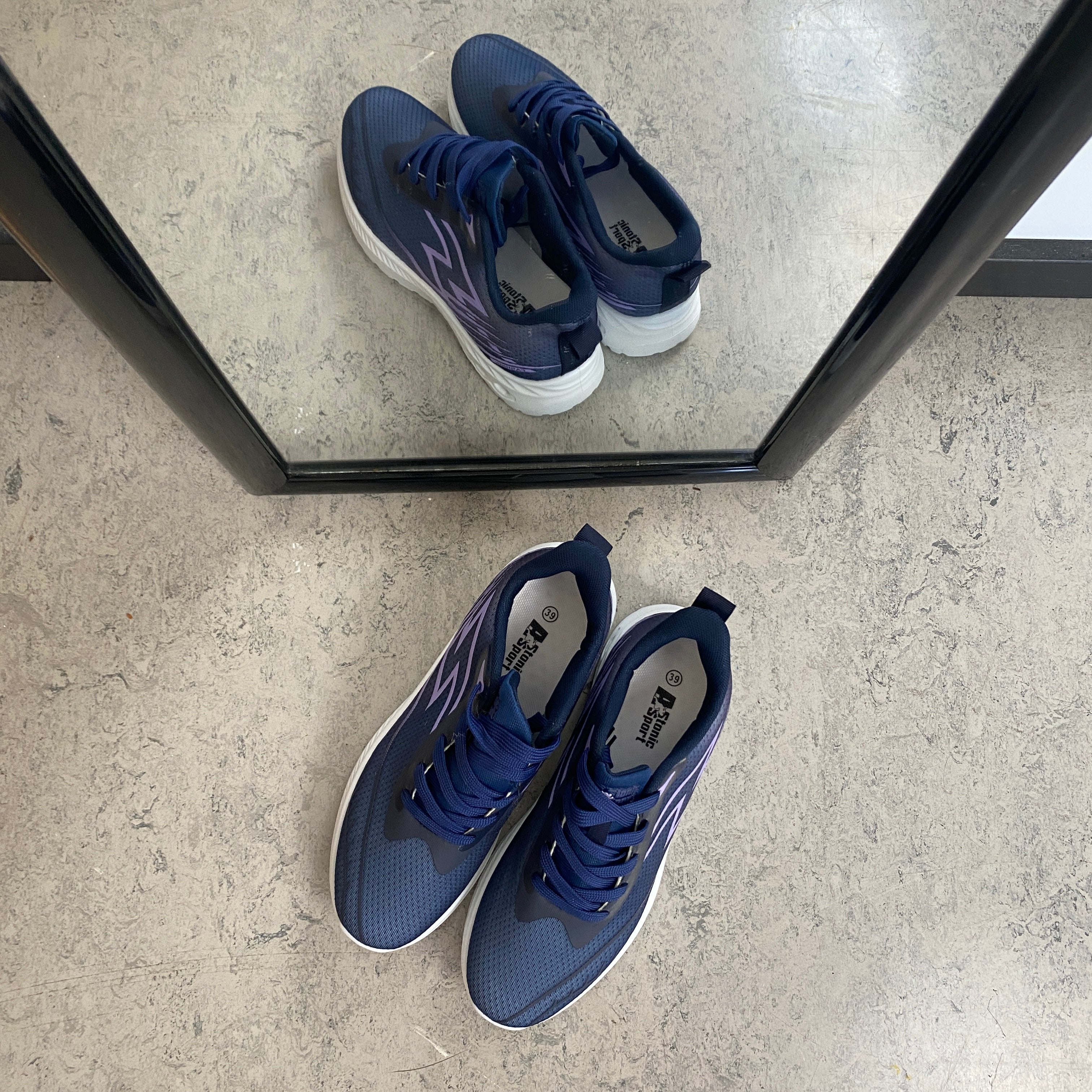 Blå letvægts sneakers i mesh med stødabsorberende sål