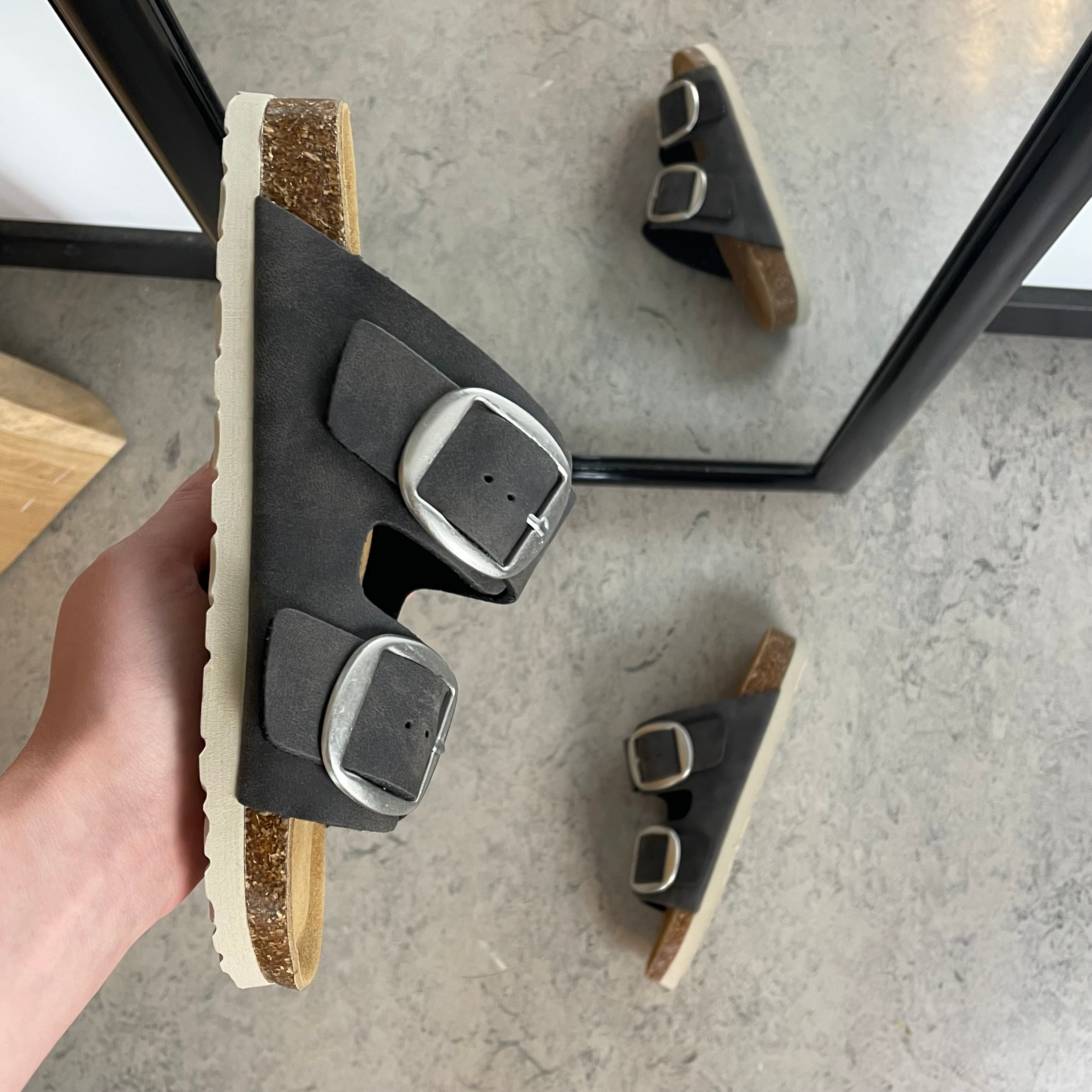 Cruz sandal med justerbar pasform - Grå