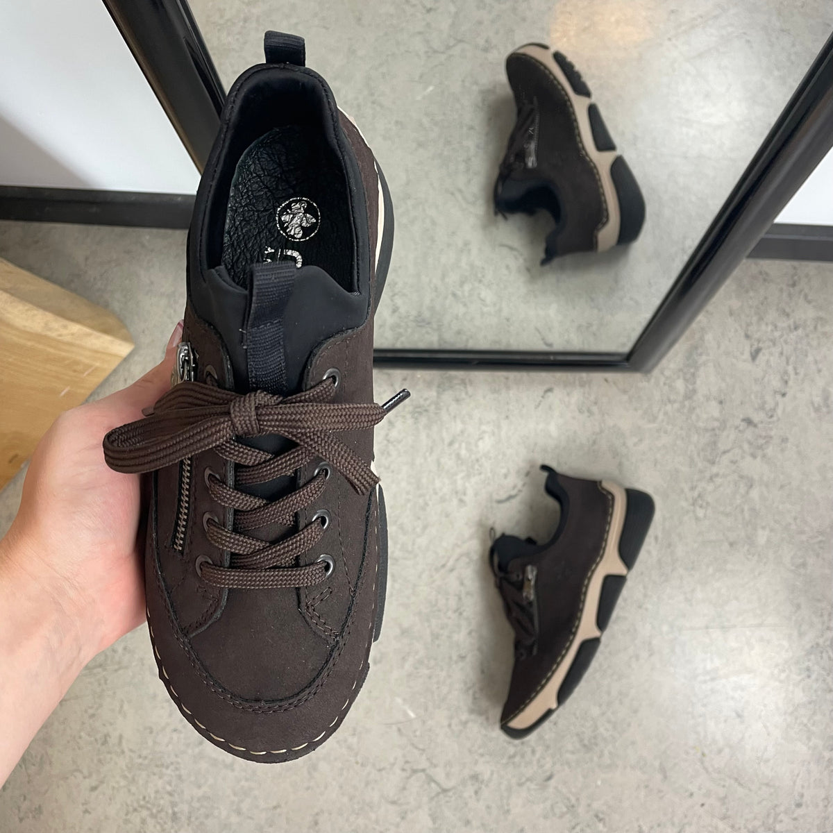 Rieker sneakers til dame i brun – blød komfort & stødabsorbering til hverdagen