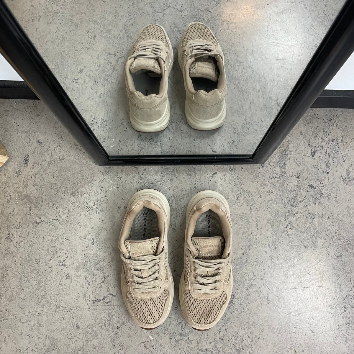 Endurance komfortsko til dame – beige sneaker med let & stødabsorberende sål