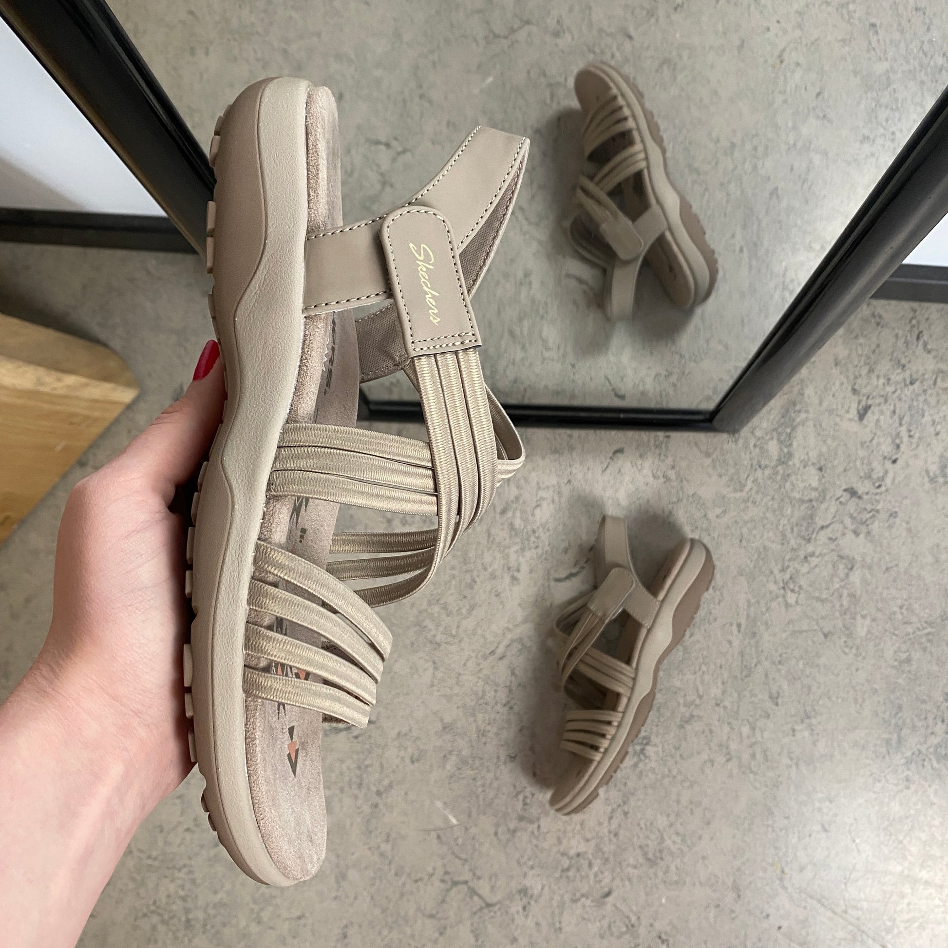 Skechers sandaler med elastiske remme – let, fleksibel & vaskbar
