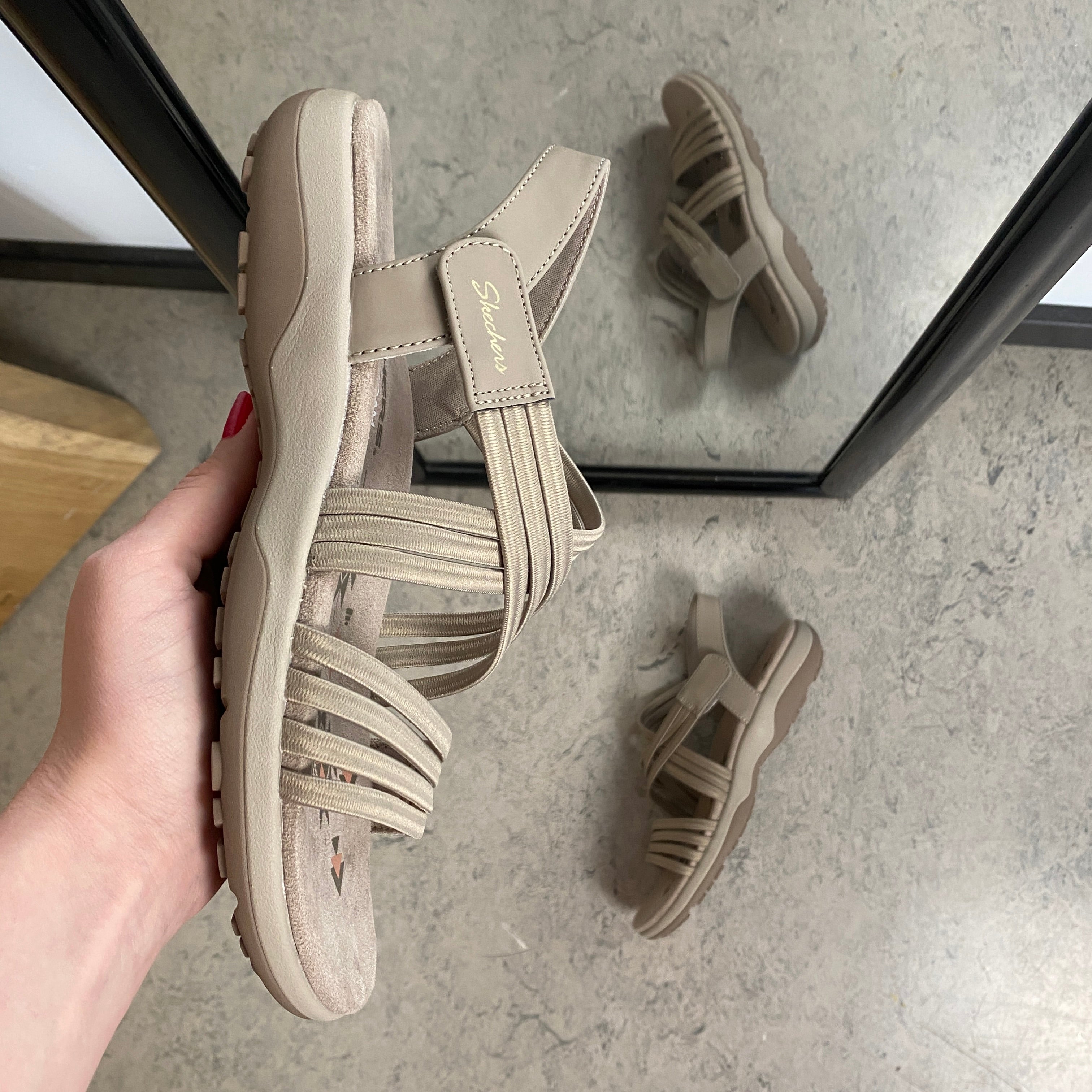 Skechers sandaler med elastiske remme – let, fleksibel & vaskbar