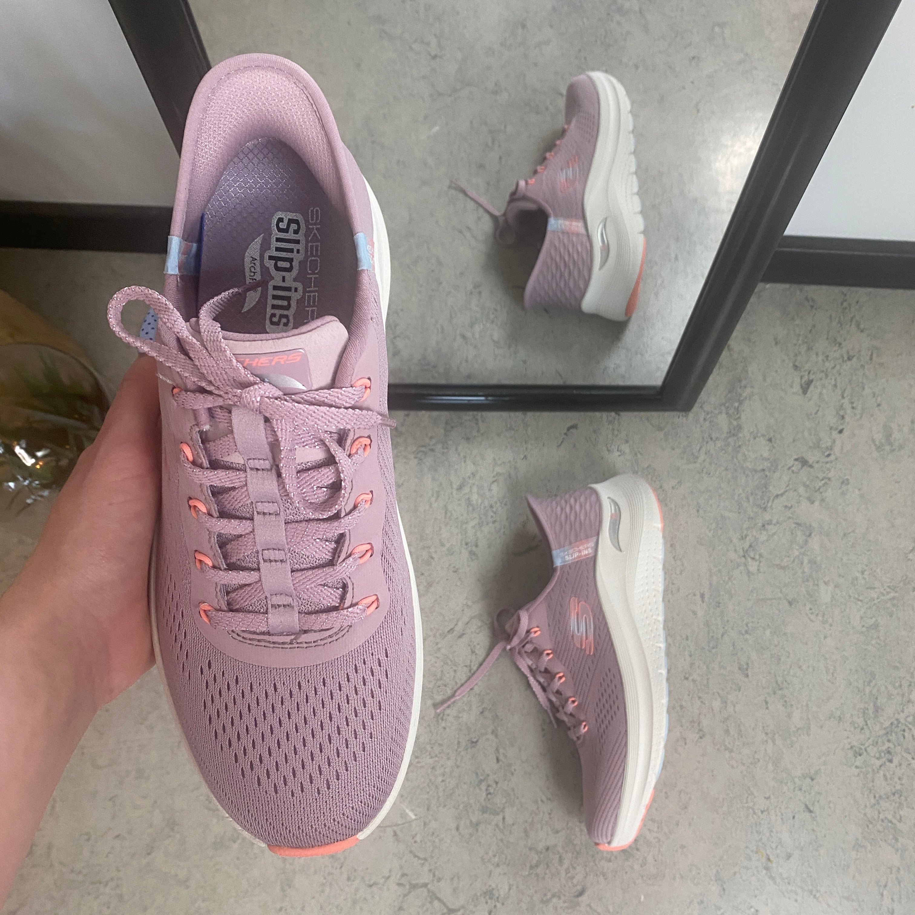 Skechers Slip-ins med Arch Fit – lavendel sneaker med hands free komfort