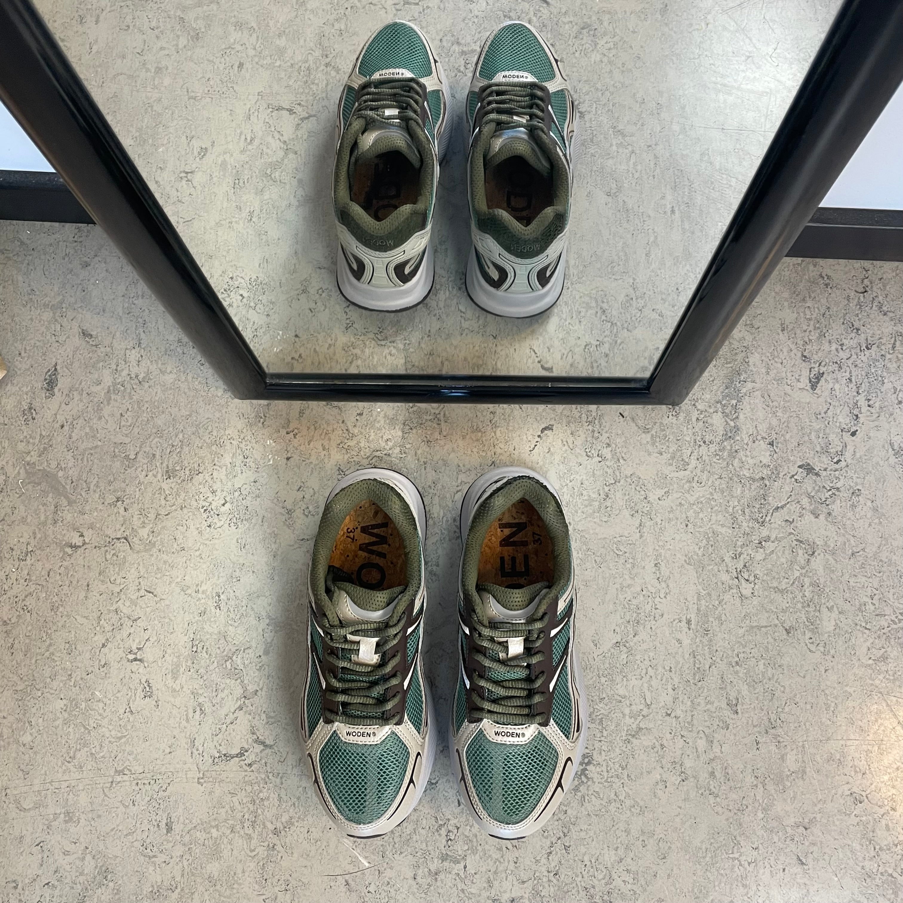 Woden Freja Runner – olivengrøn/brun sneaker med let gængesål