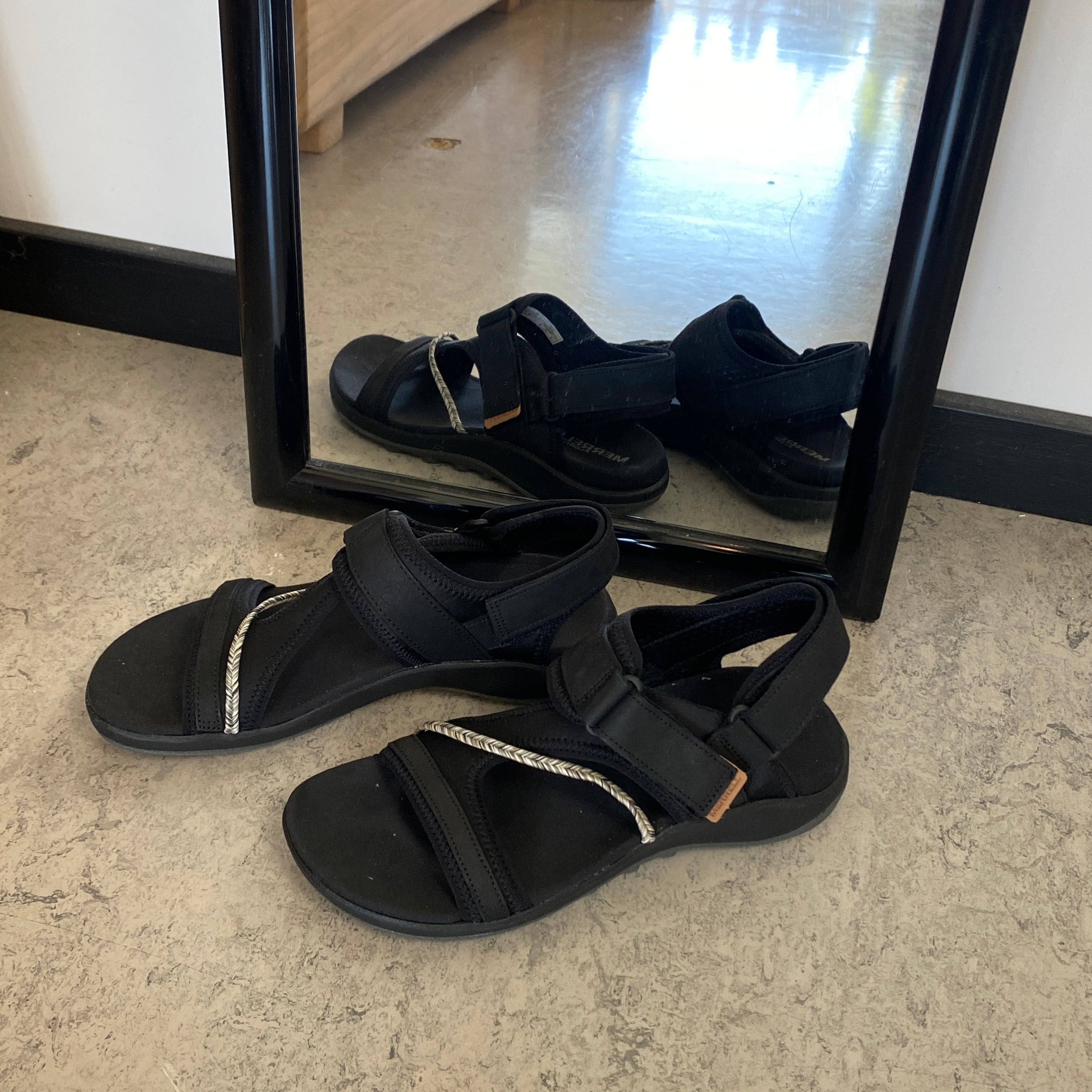 Sort Merrell sandal – let & komfortabel sandal med justerbar pasform