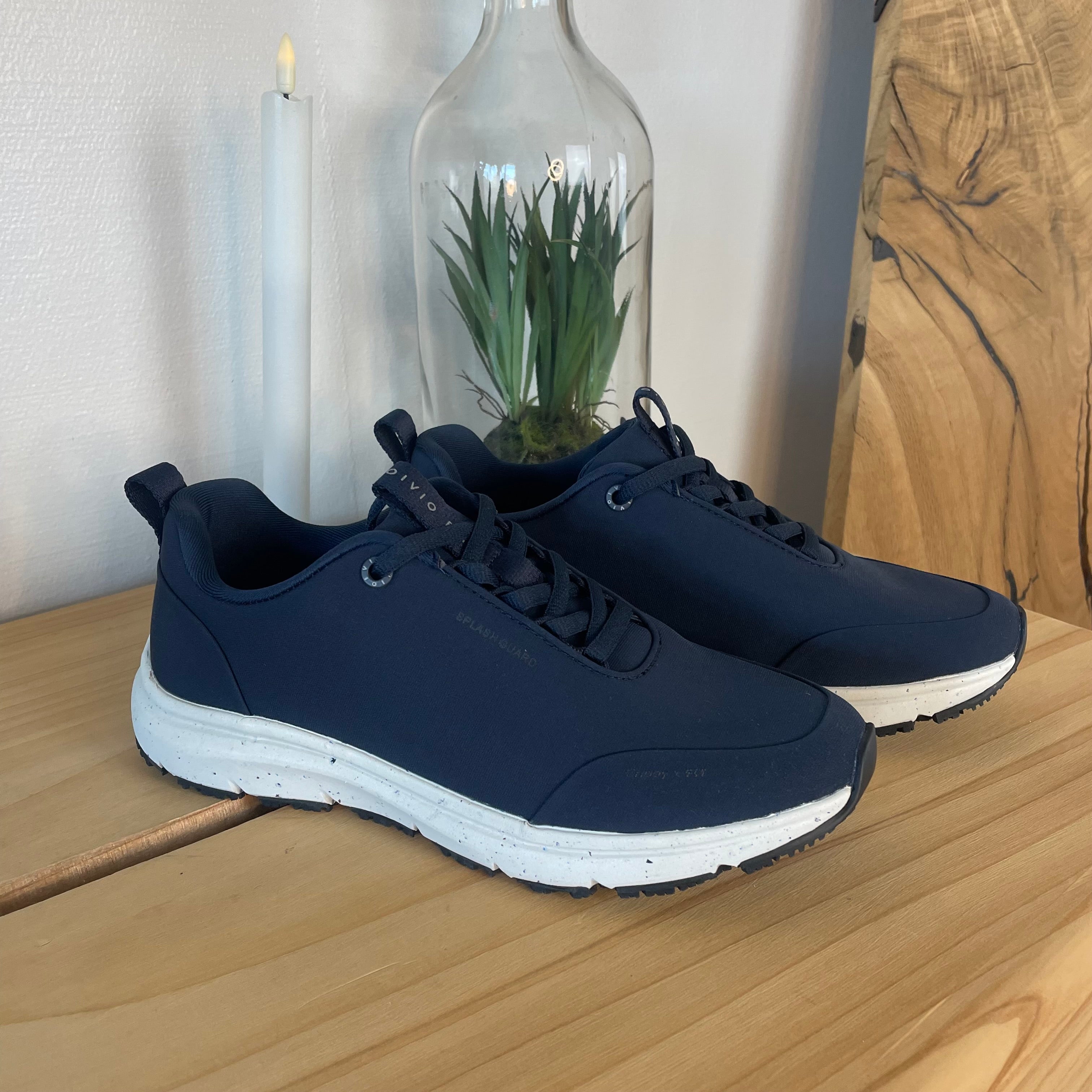 Navy komfort sneaker med skridhæmmende sål & vandtæt membran