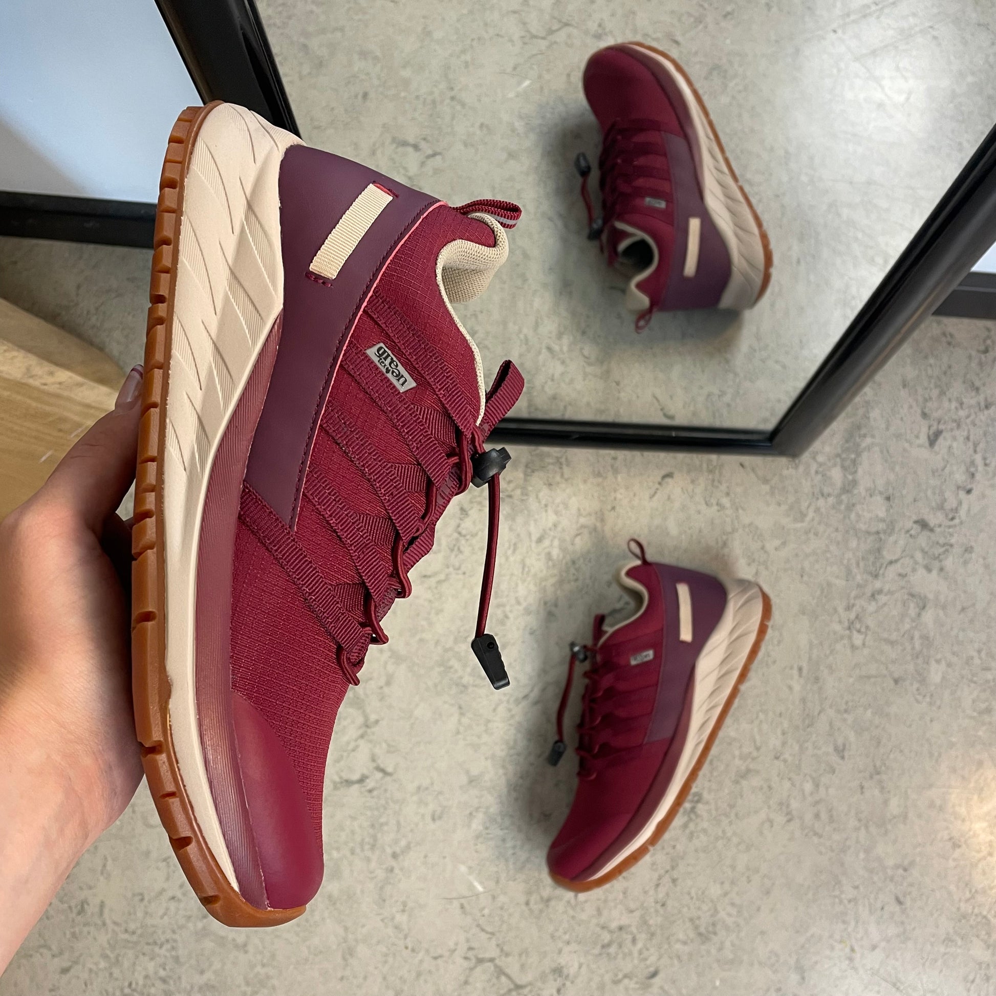 Green Comfort Path Pipi – vinrød outdoor sneaker med H-læst & svangstøtte